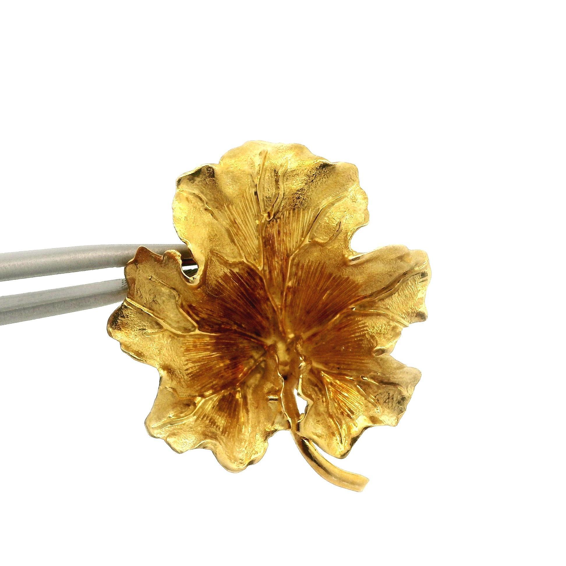Vintage Tiffany & Co. 1950-1960's 18k Yellow Gold Textured Leaf Pin Brooch For Sale 3
