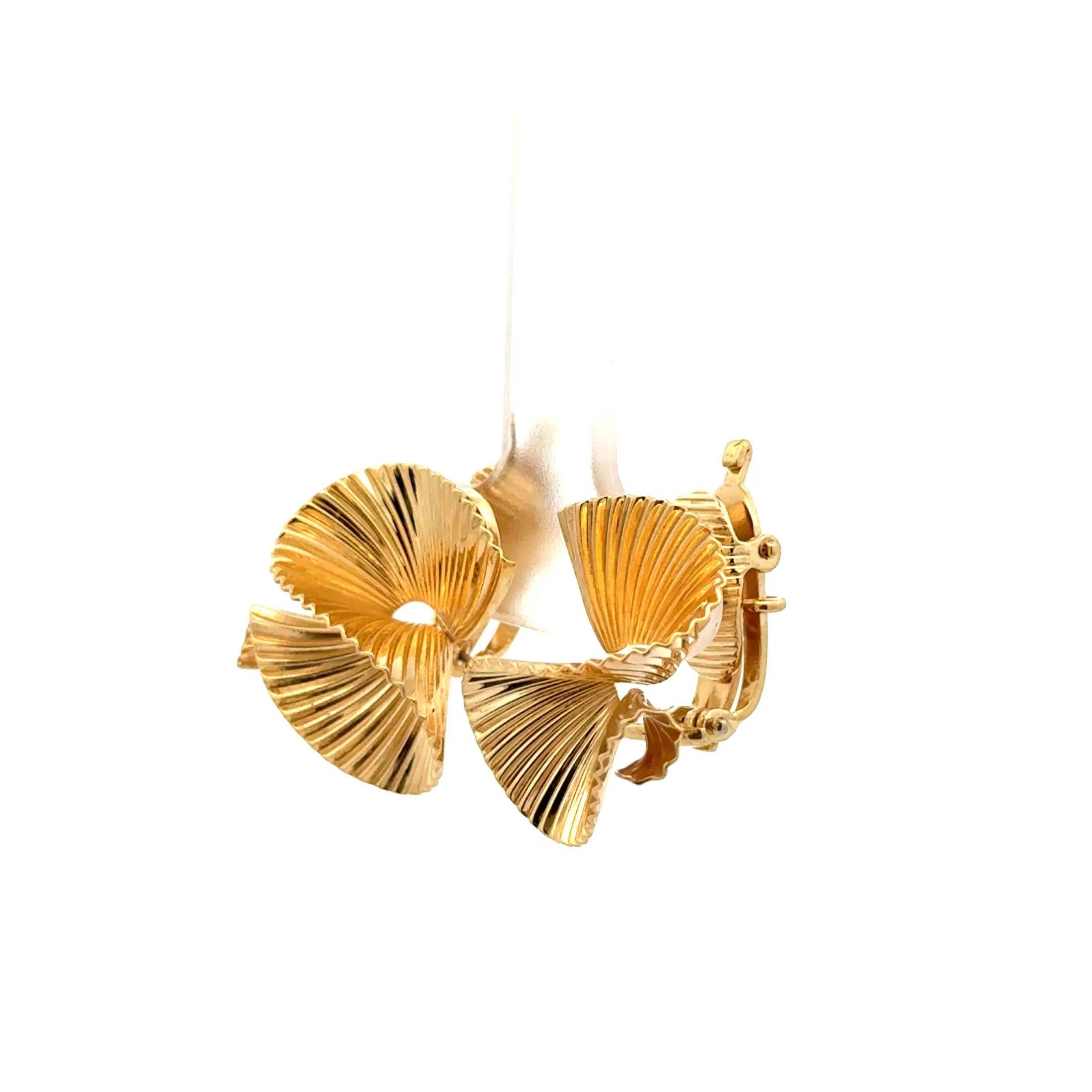 Simply Beautiful! Vintage Tiffany 
Co. 1970s Mid Century Modern Gold Fluted Fan Clip Earrings. Artfully Hand crafted in 14K Yellow Gold. Measures approx. .90” long x 0.70