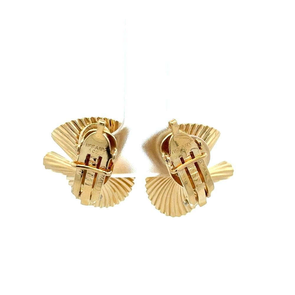 Women's or Men's Vintage TIFFANY & CO 1970s Gold Fluted Fan Clip Earrings For Sale
