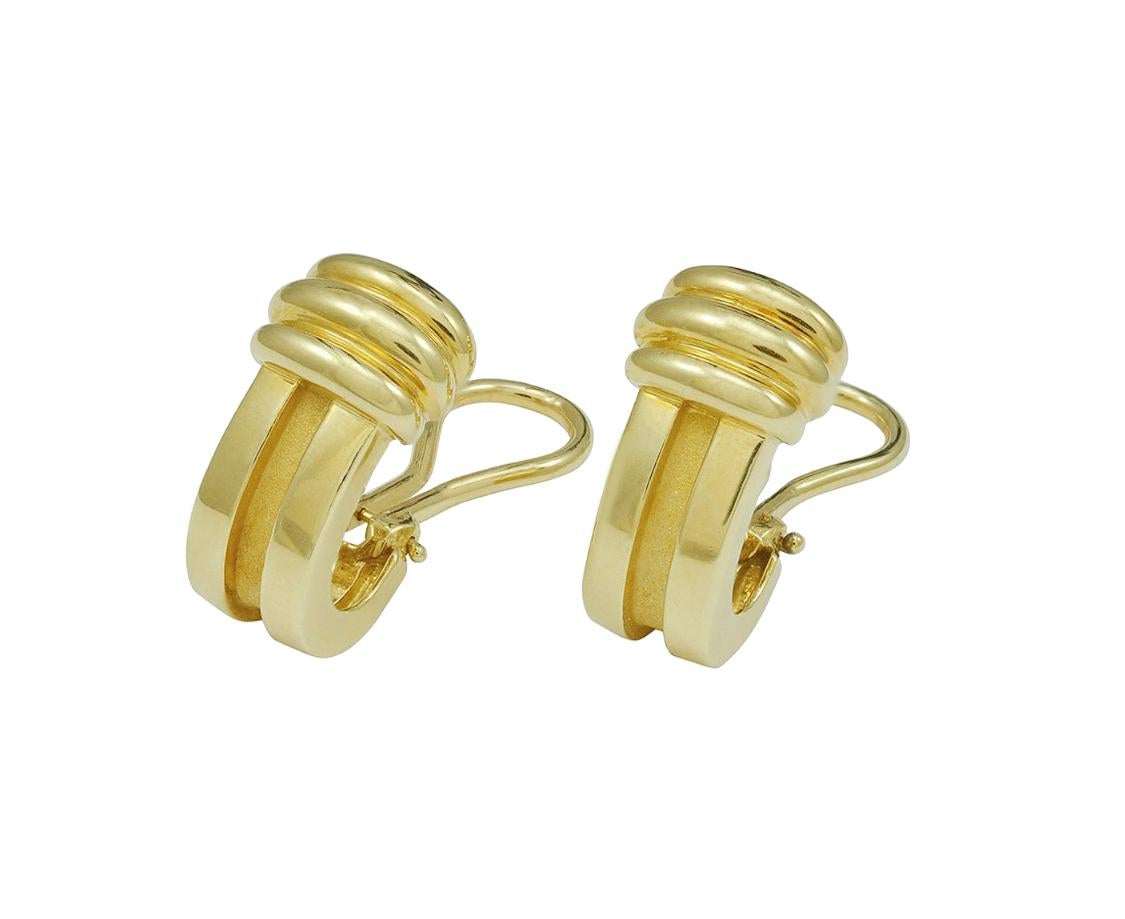 -Mint condition
-18k Yellow Gold
-Earrings dimension: 6.8x20m
-Earrings Weight: 10.3gr
-Hallmarked: “ Tiffany &Co. 1995 750”
-For pierced ears
*Includes Tiffany pouch