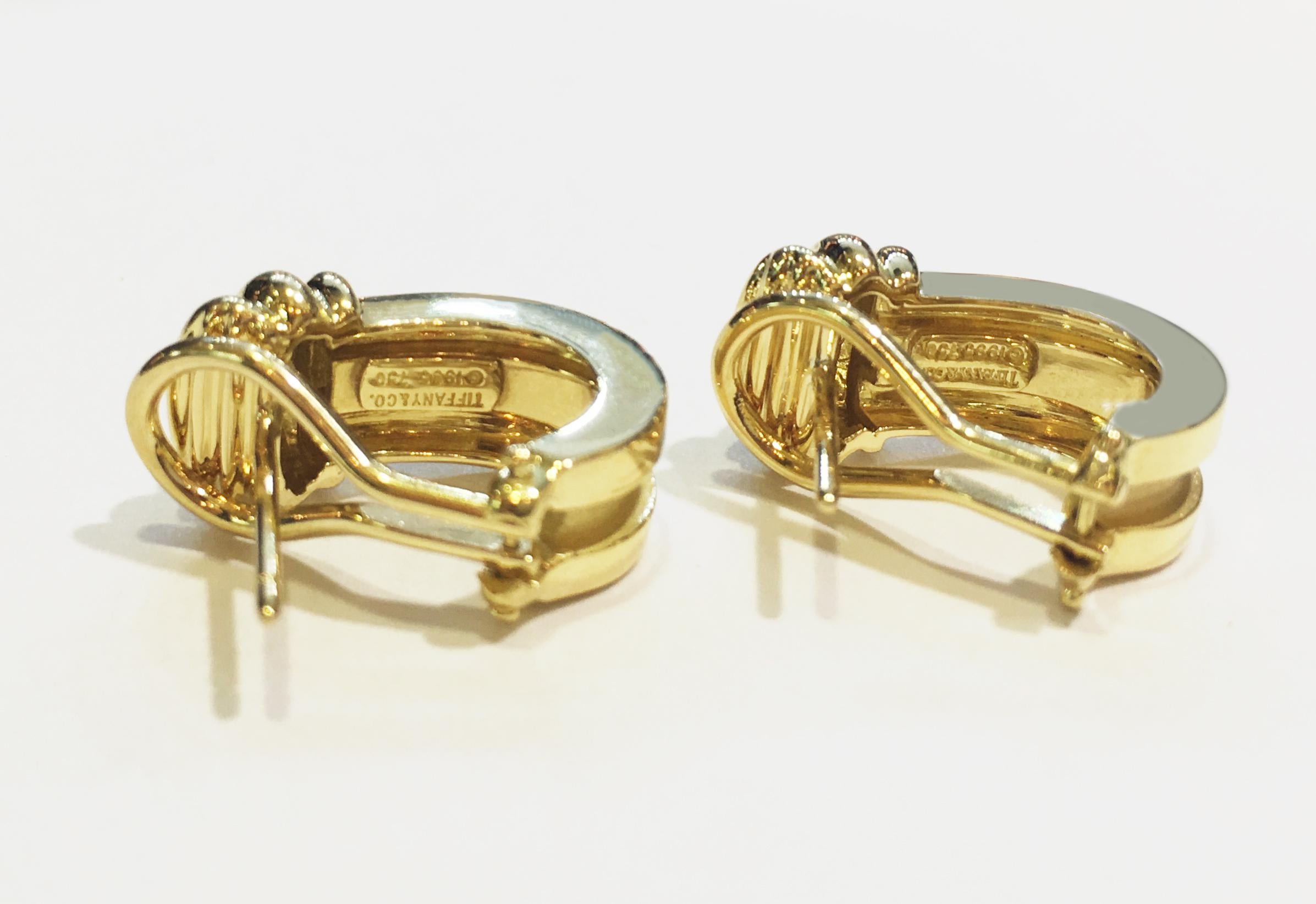 Tiffany & Co. Boucles d'oreilles Atlas vintage en or jaune, 1995 Excellent état - En vente à New York, NY