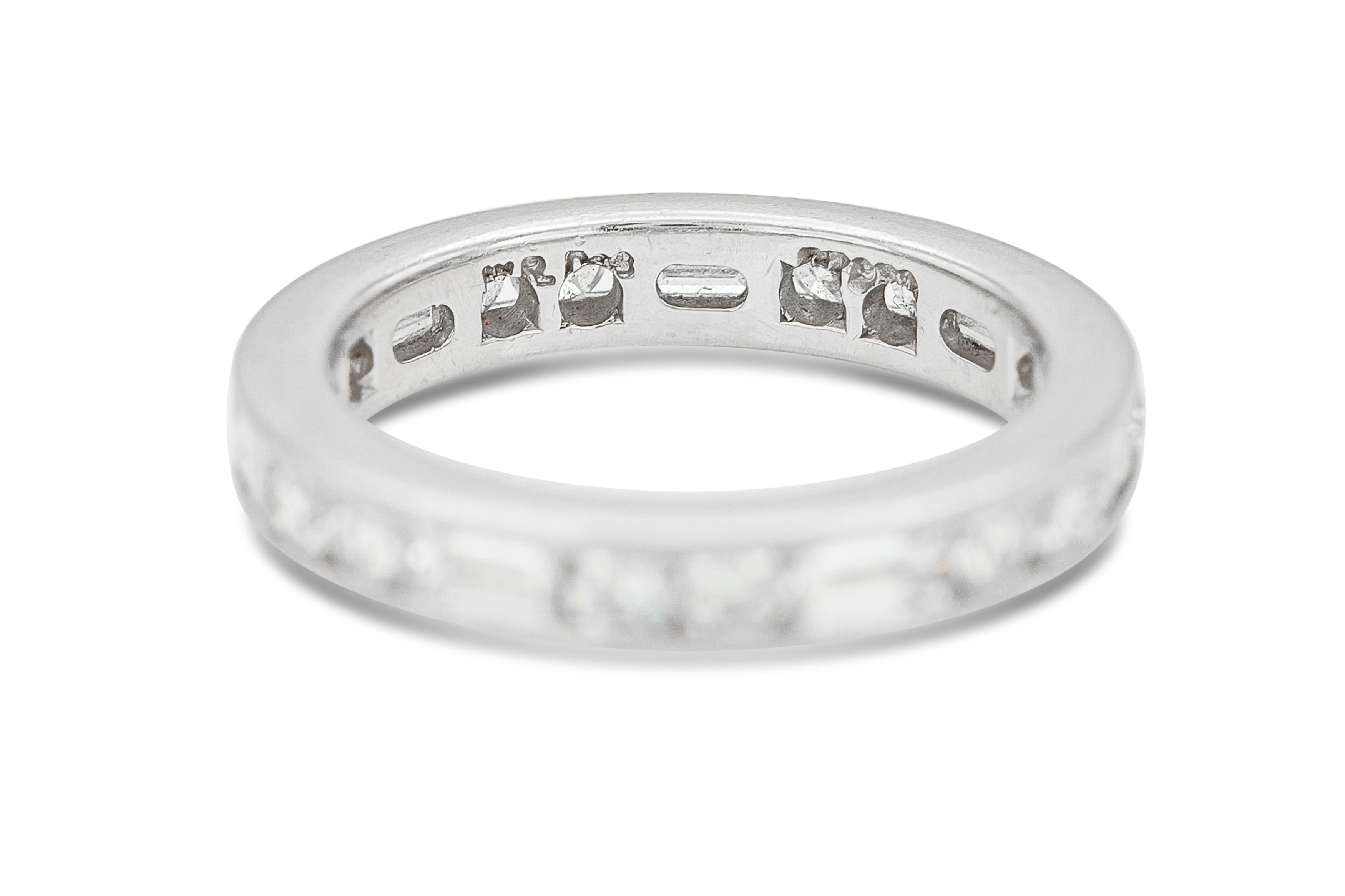 Vintage Tiffany & Co. 2,20 Karat runder und Baguetteschliff Diamant Eternity Band im Zustand „Gut“ im Angebot in New York, NY