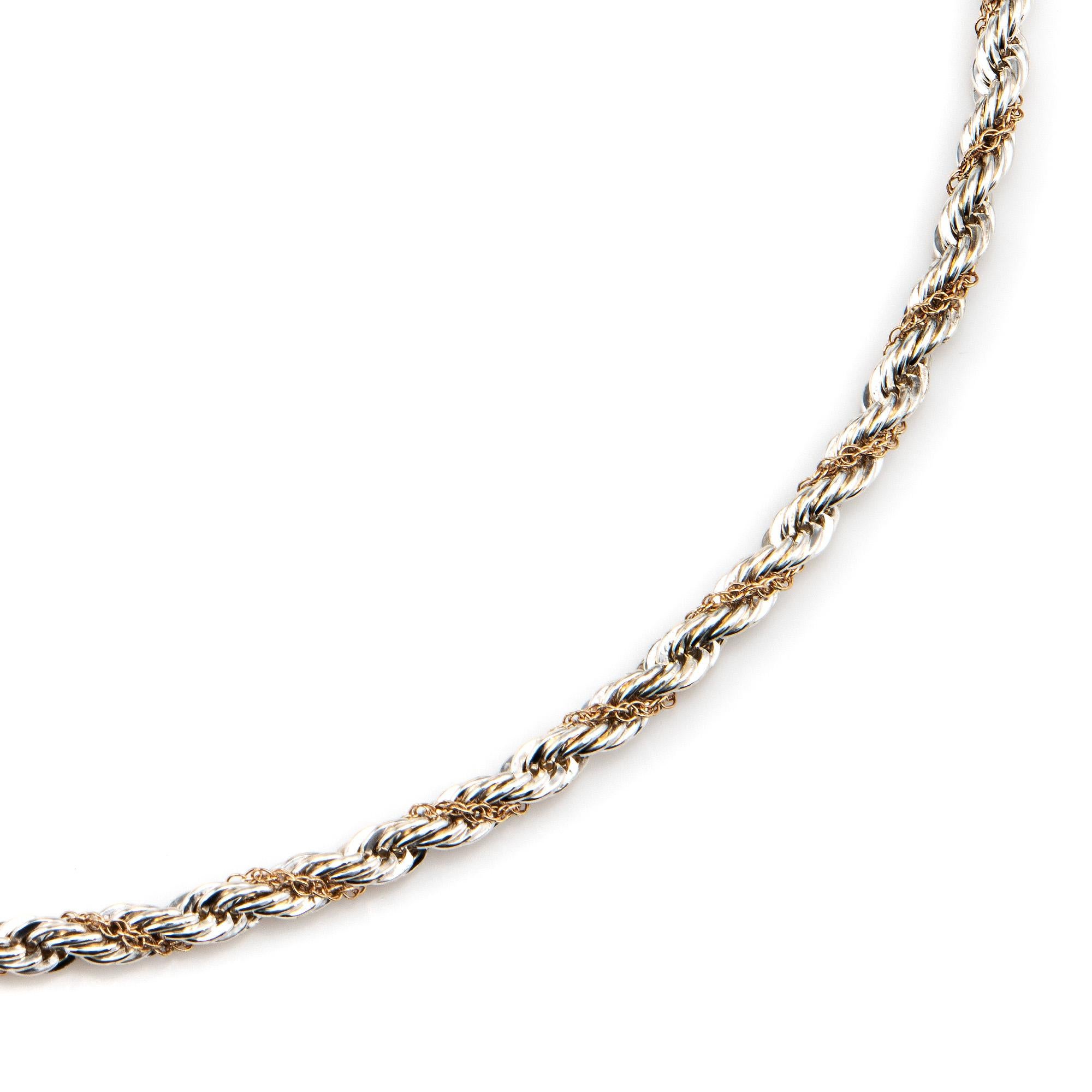 Élégant et finement détaillé collier de corde vintage Tiffany & Co en argent sterling et or jaune 14k.  

Le collier est une pièce retirée et n'est plus fabriqué par Tiffany & Co. Le long collier de corde (24 pouces) a une sensation substantielle et