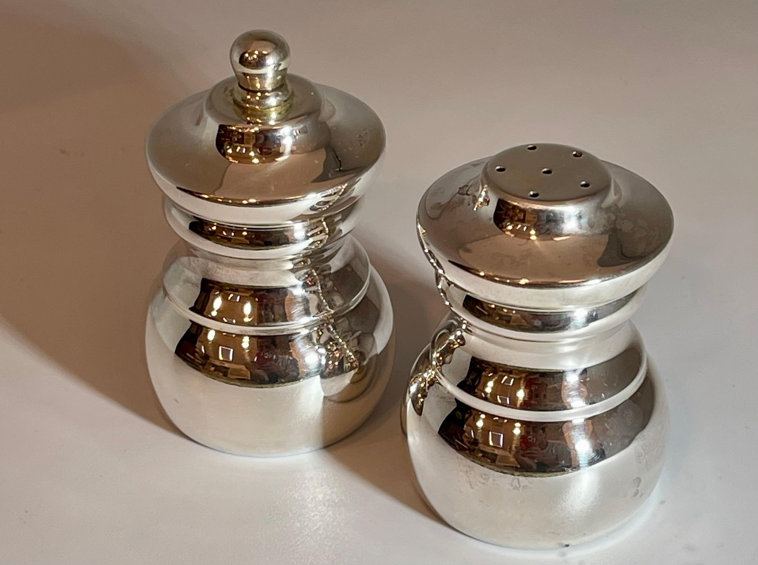 Vintage Tiffany & Co. 925 Sterling 2 Silver Salt & Pepper Shaker Set 174 Gm In Excellent Condition In New York, NY