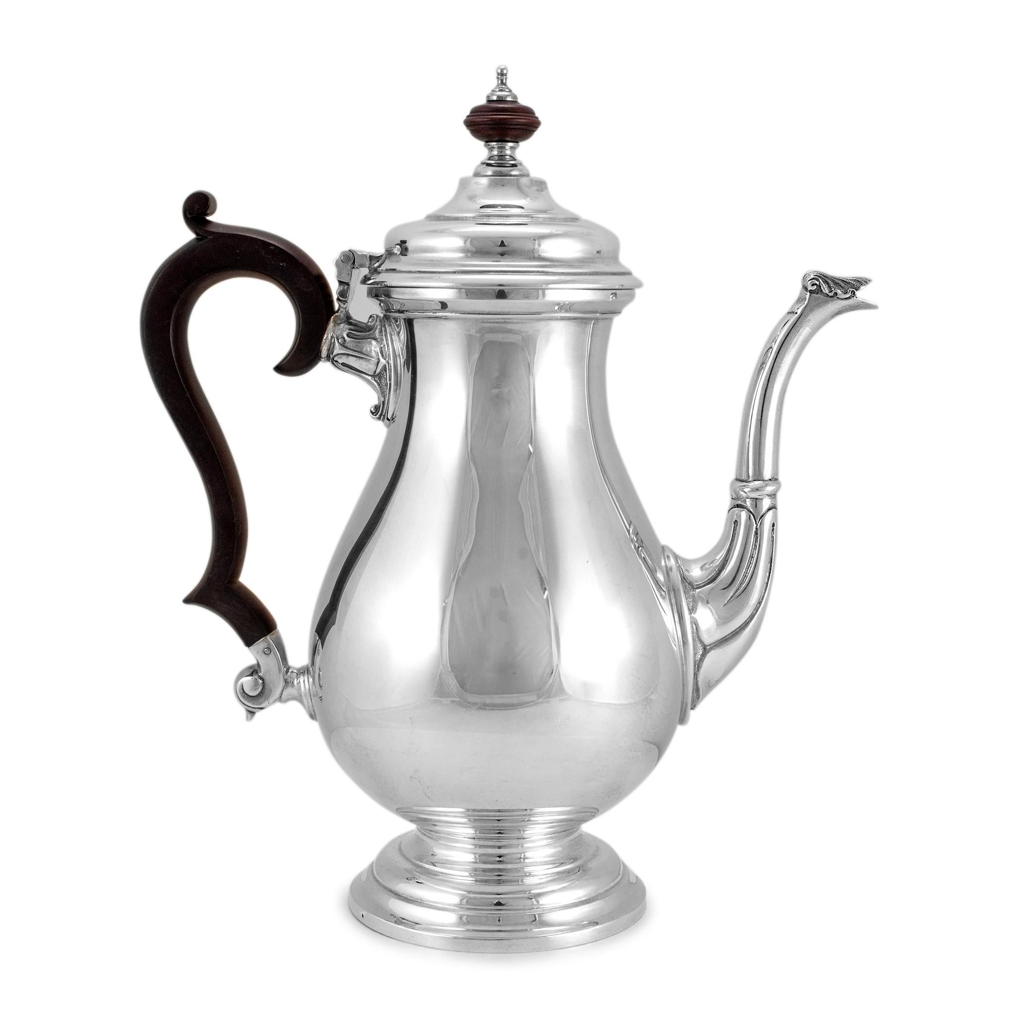 Brand:  Tiffany & Co.

Metal Type:   Sterling Silver

Width: 7.25 inches 

Length: 8.50 inches

Weight: 446.07 grams

Vintage Tiffany & Co. 925 sterling silver coffee & tea pot. The metal was tested and determined to be 925 (STERLING) silver.