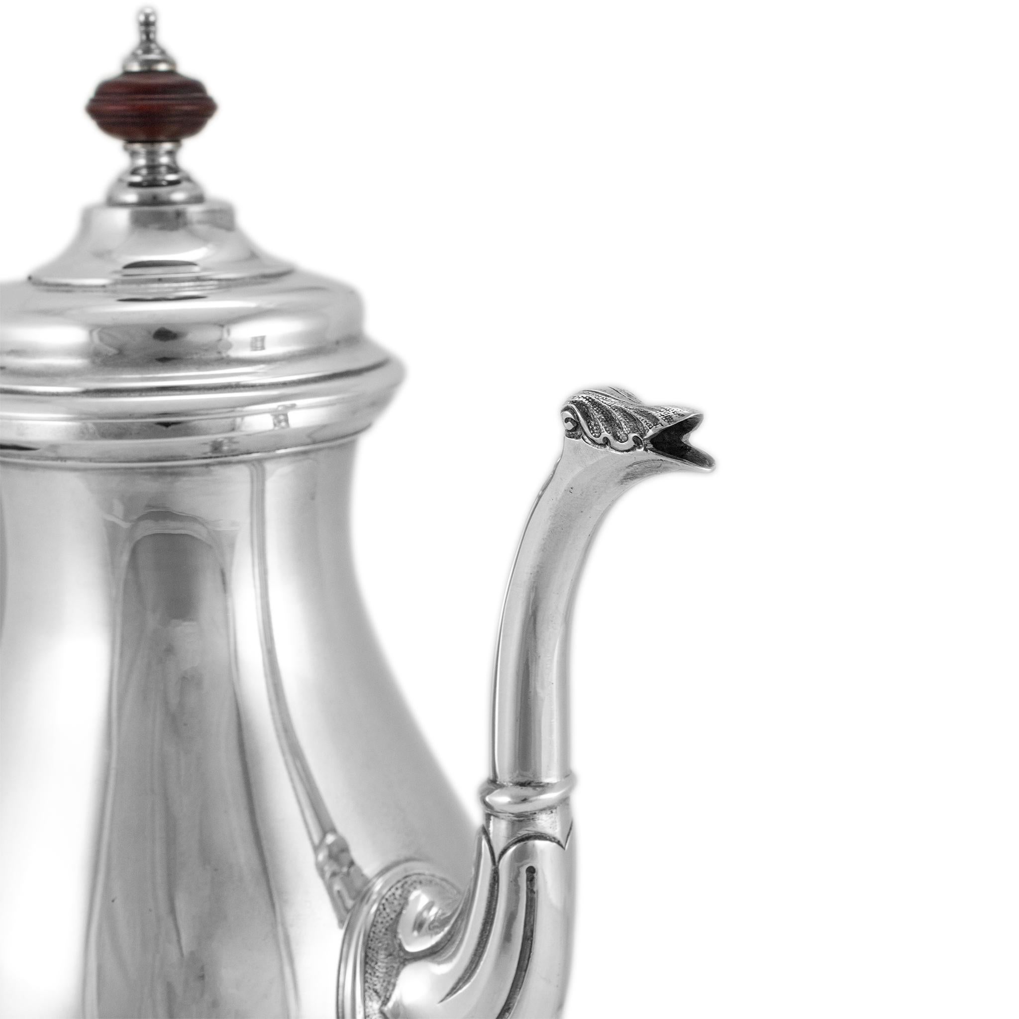 Vintage Tiffany & Co. 925 Sterling Silver Coffee & Tea Pot In Excellent Condition For Sale In Houston, TX