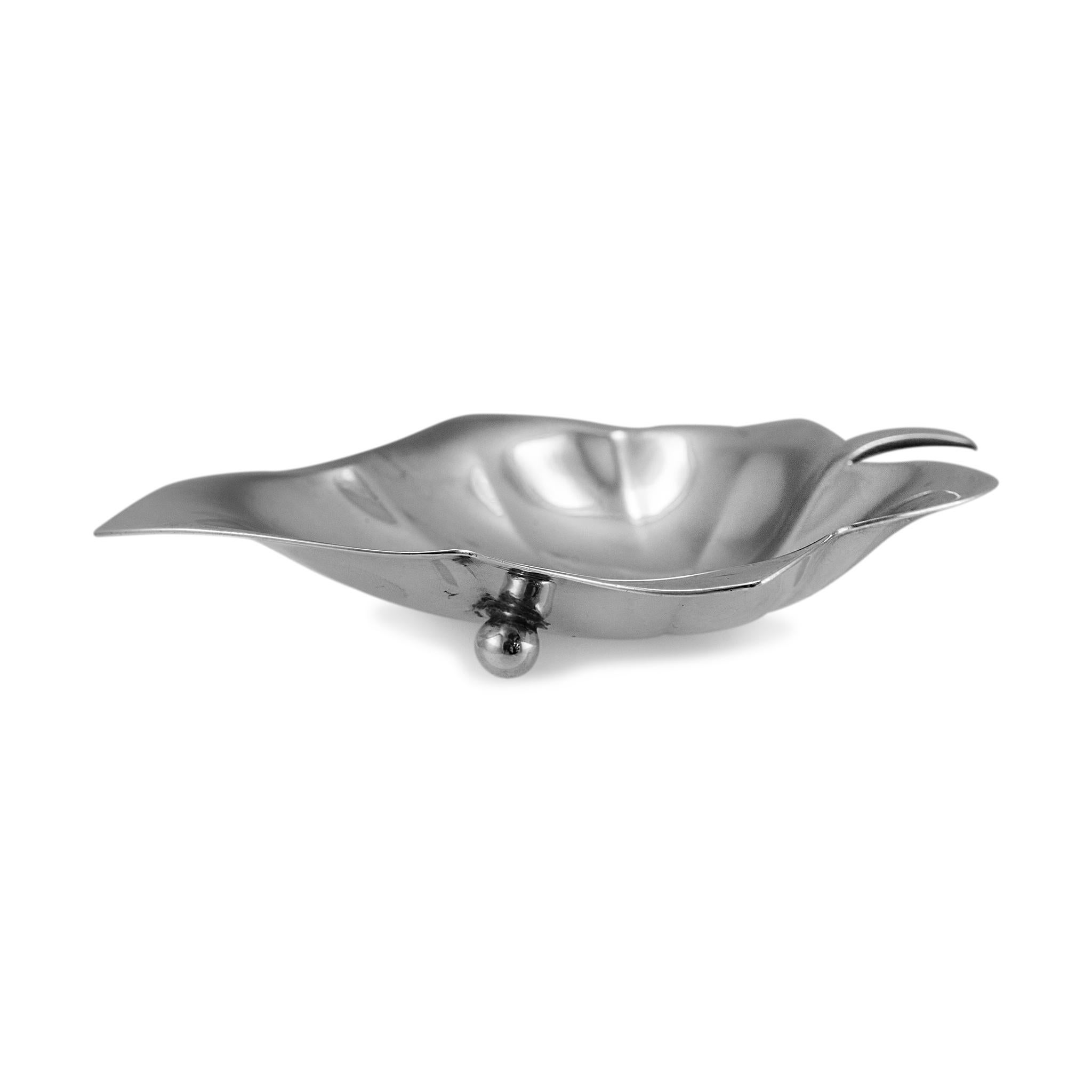 Vintage Tiffany & Co. 925 Sterling Silver Maple Leaf Candy Nut Side Diship In condizioni ottime in vendita a Houston, TX