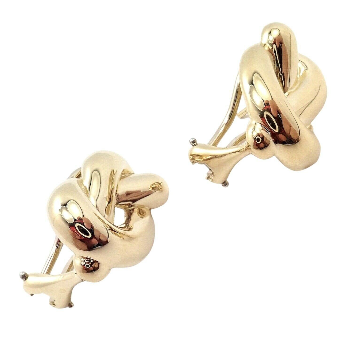18k Yellow Gold Vintage Pretzel Earrings by Angela Cummings for Tiffany & Co.
These earrings are for pierced ears.
Details:
Weight: 16 grams
Measurements: 13mm x 18.5mm
Stamped Hallmarks: Tiffany&Co 18k 1982 Cummings
*Free Shipping within the United