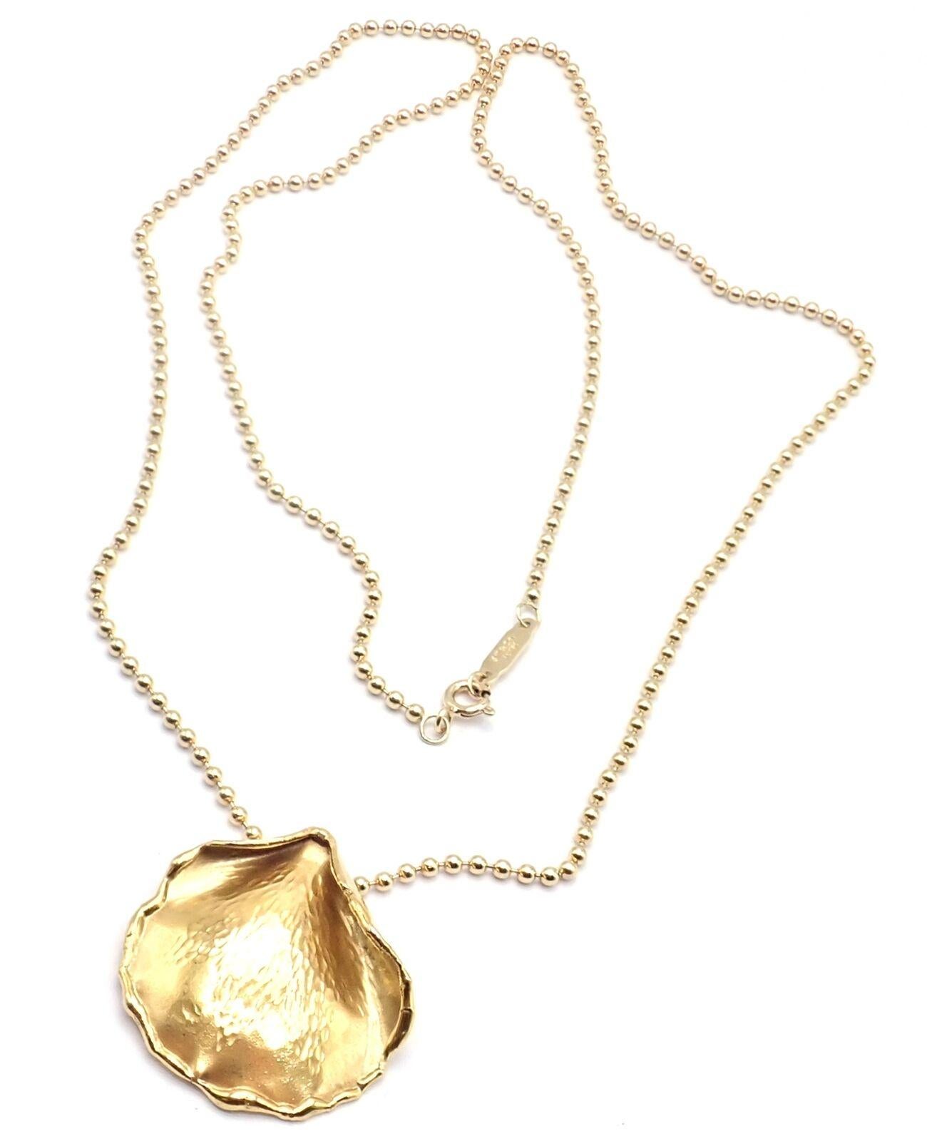 Tiffany & Co., collier pendentif vintage Angela Cummings en or jaune à pétales de roses en vente 1