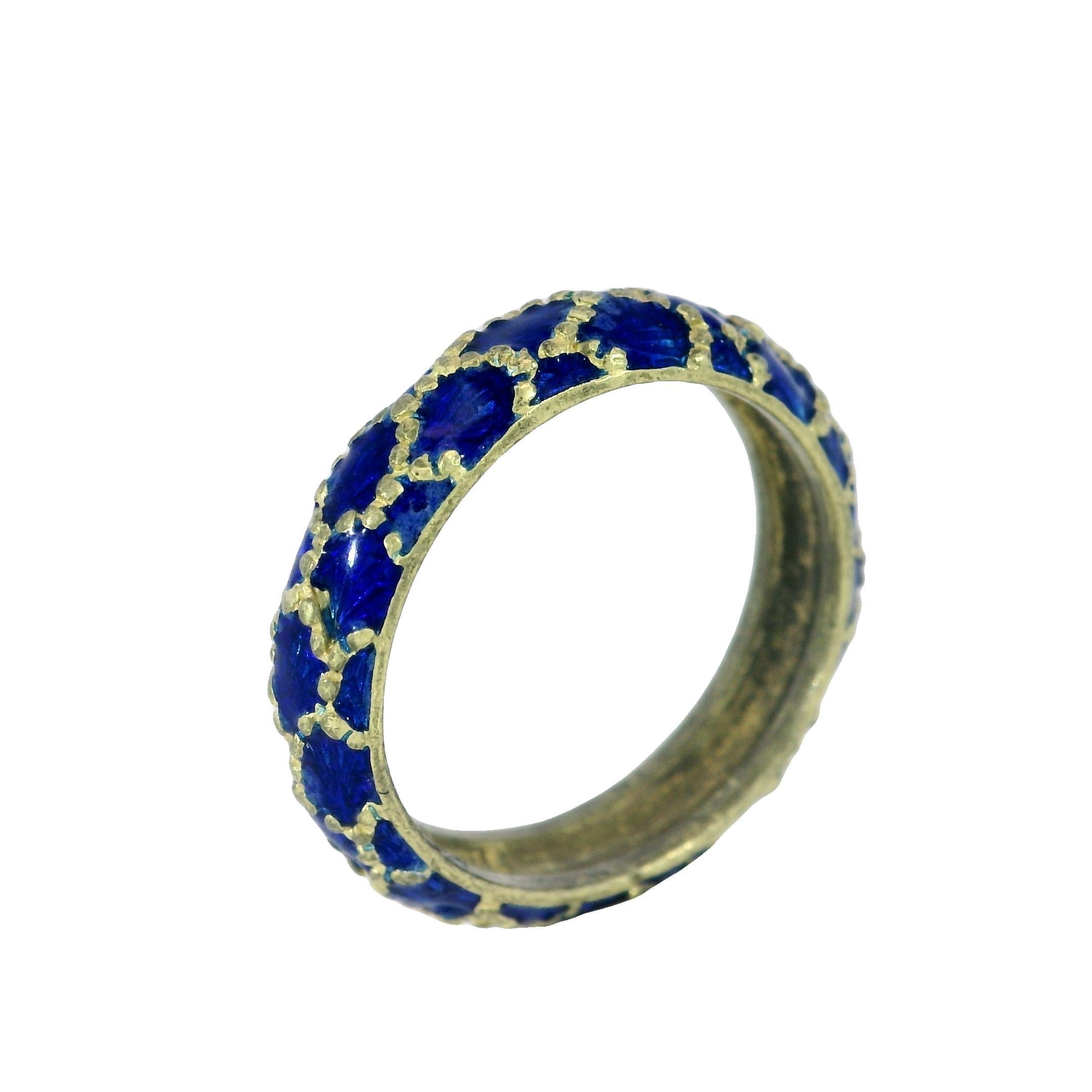 Tiffany & Co. d'epoca. Anello a fascia in oro giallo 18k con smalto blu, misura 5,25 In condizioni ottime in vendita a Fairfield, CT