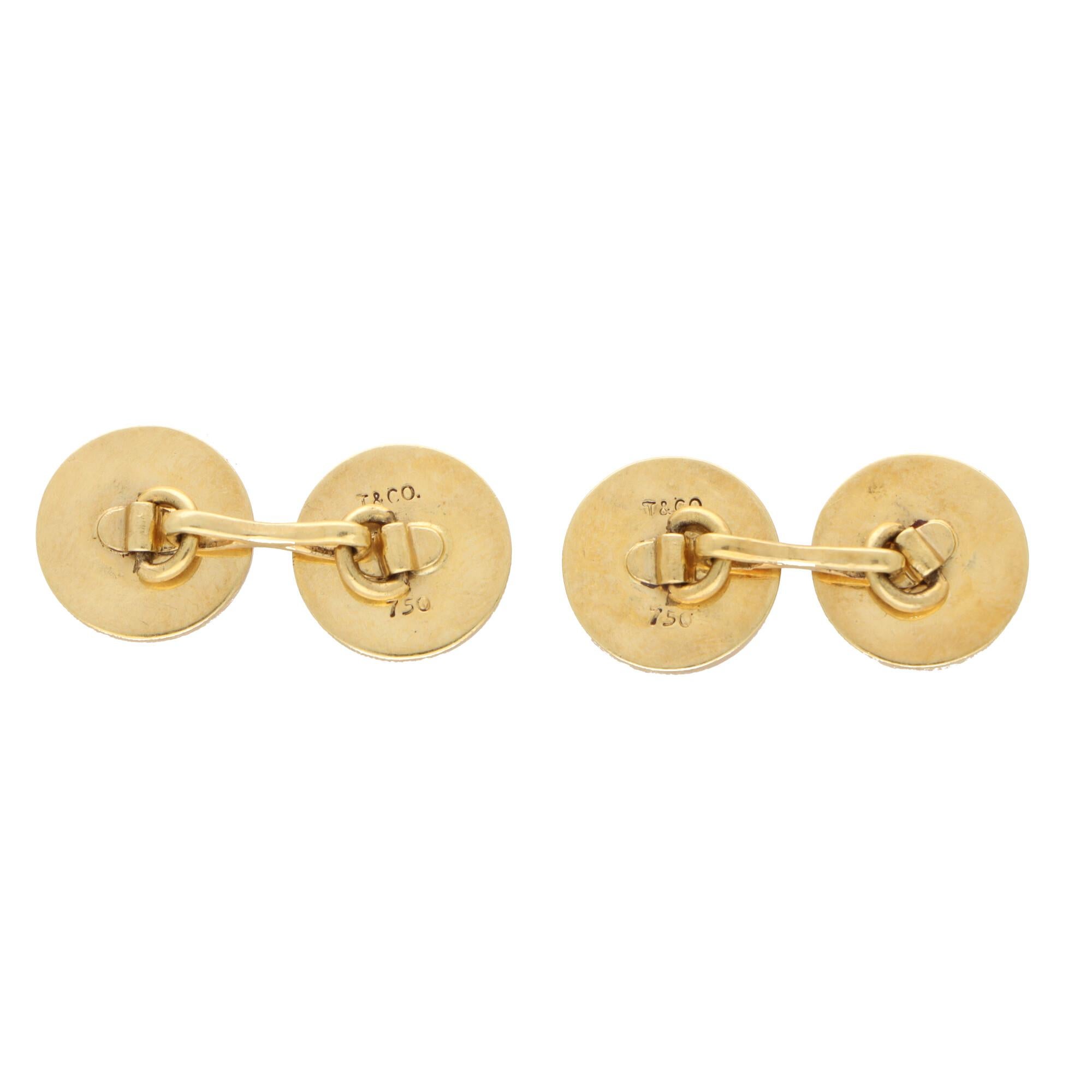  A stylish pair of vintage Tiffany & Co. lapis lazuli cufflinks crafted in solid 18k yellow gold.

The cufflinks are made from solid 18k yellow gold and depict two circles on a sturdy chain bar fitting. Set centrally to each cufflink face is a disc