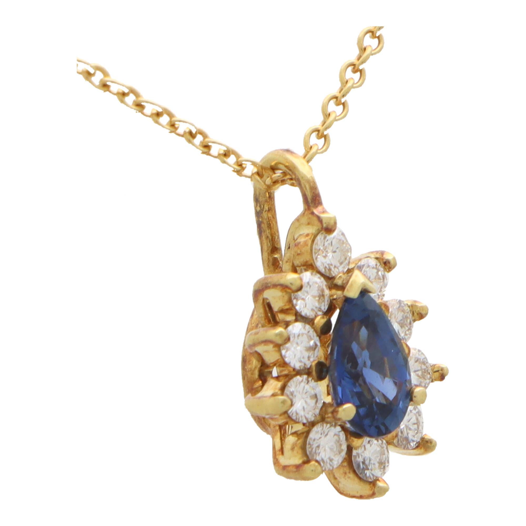 Vintage Tiffany & Co. Blue Sapphire and Diamond Cluster Pendant in 18k Gold In Excellent Condition For Sale In London, GB
