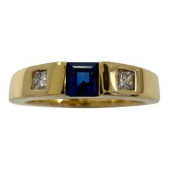 Vintage Tiffany & Co 18k Gelbgold Dreisteinring mit blauem Saphir und Diamant 52 6