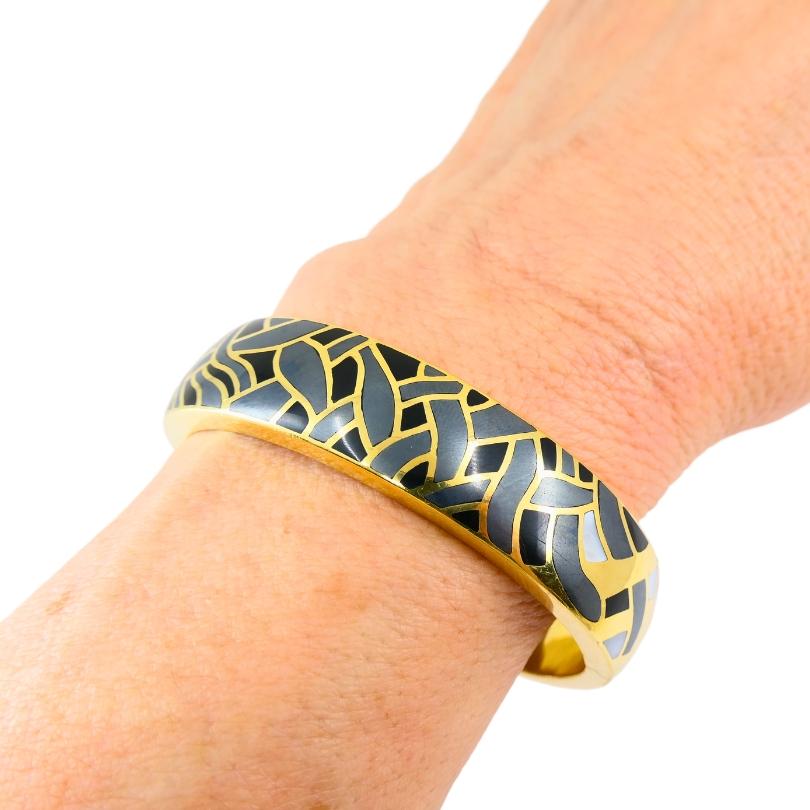 Vintage Tiffany & Co. Bracelet Gold Mother-of-Pearl Black Onyx Hematite Bangle For Sale 8