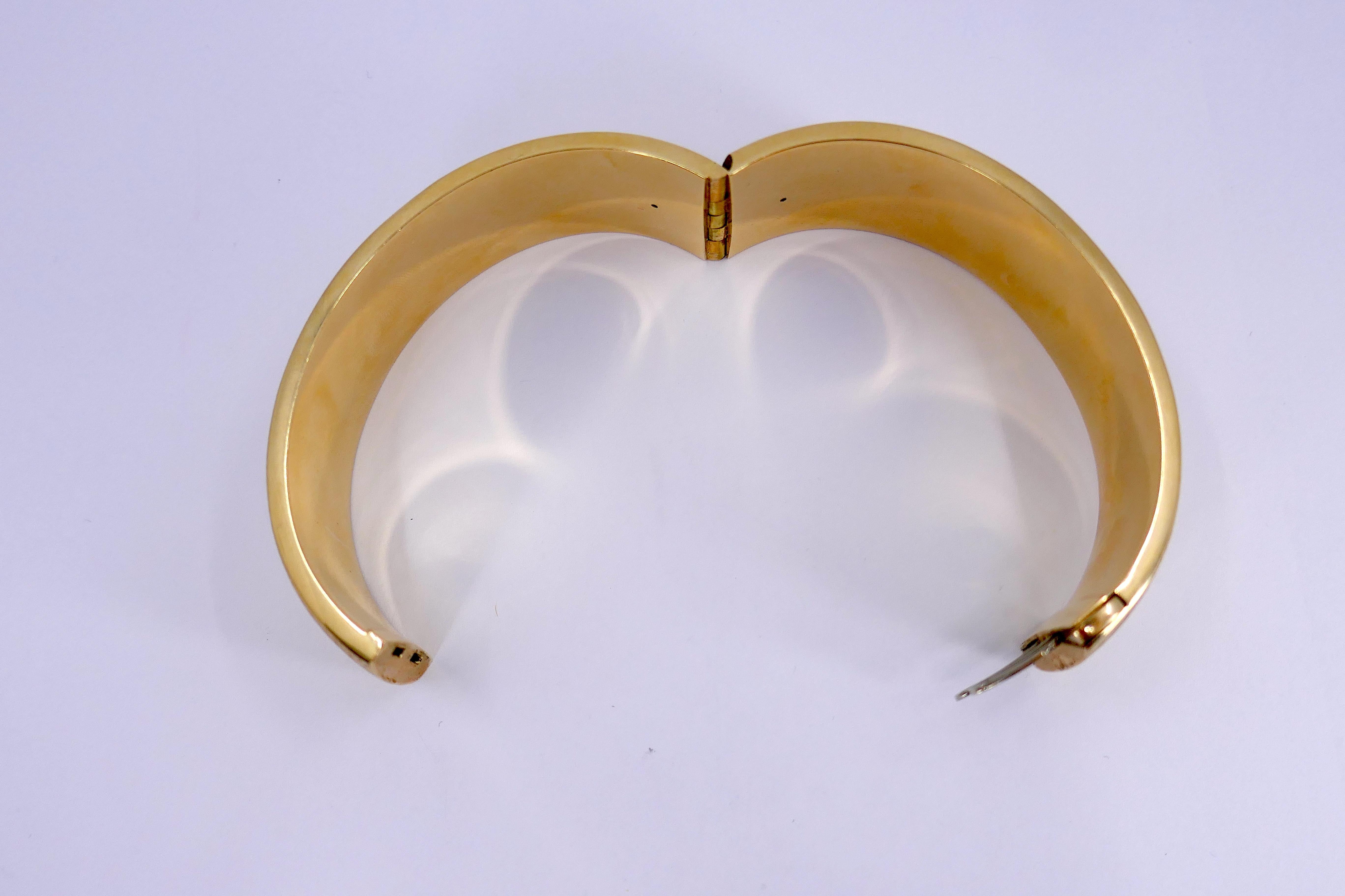 Bracelet jonc vintage Tiffany & Co en or jaune brossé 14 carats gravé à motif de vagues Pour femmes en vente