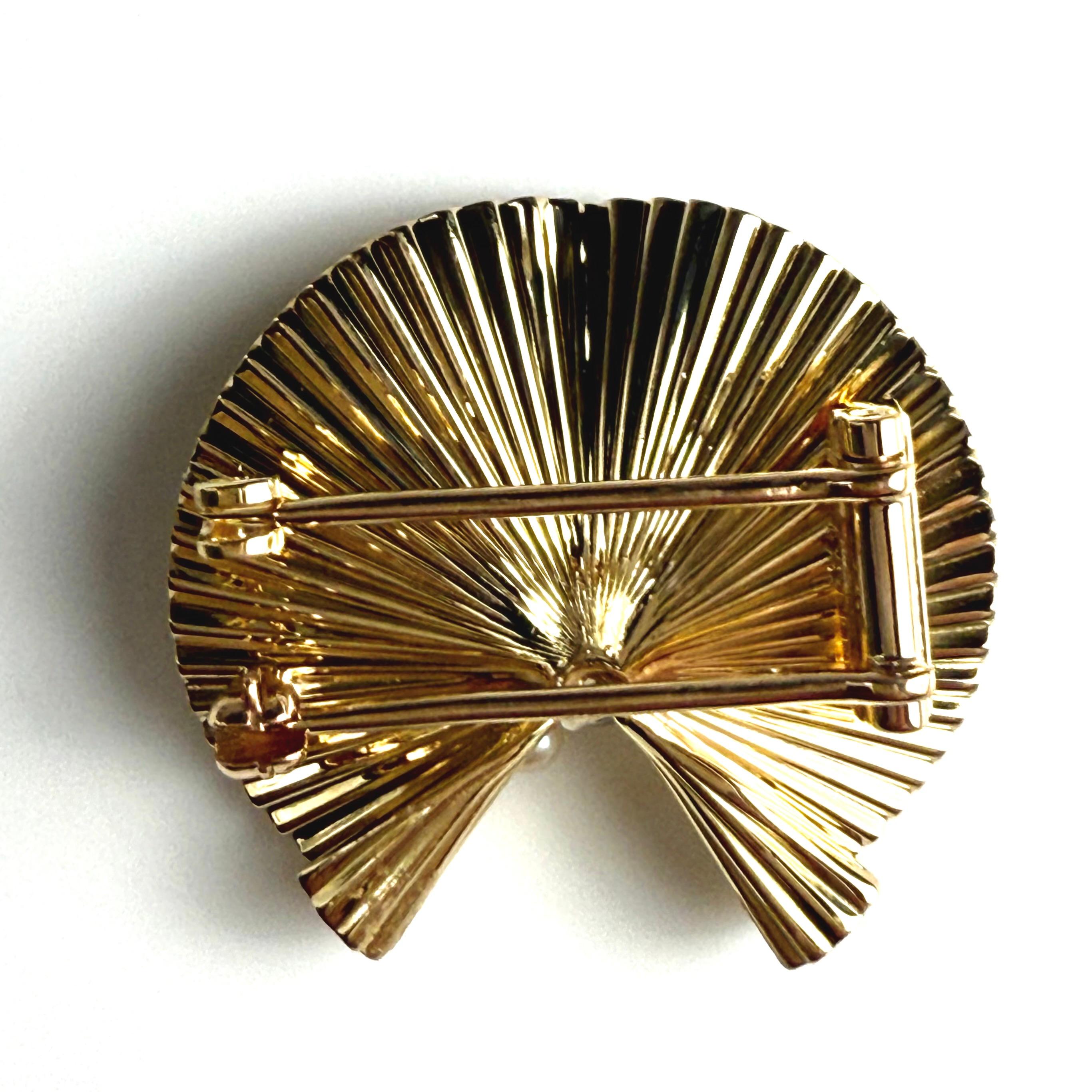 Vintage Tiffany Co Circa 1960s 18K Yellow Gold Diamond and Pearl Fur Clip In Good Condition For Sale In New York, NY