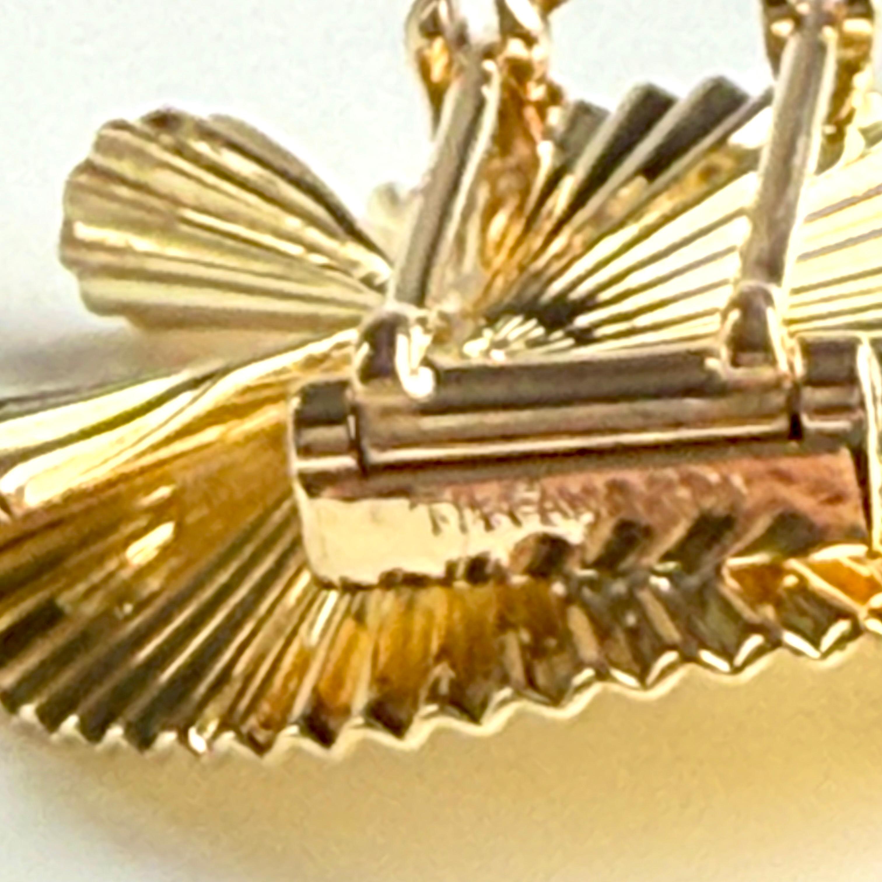 Women's or Men's Vintage Tiffany Co Circa 1960s 18K Yellow Gold Diamond and Pearl Fur Clip For Sale