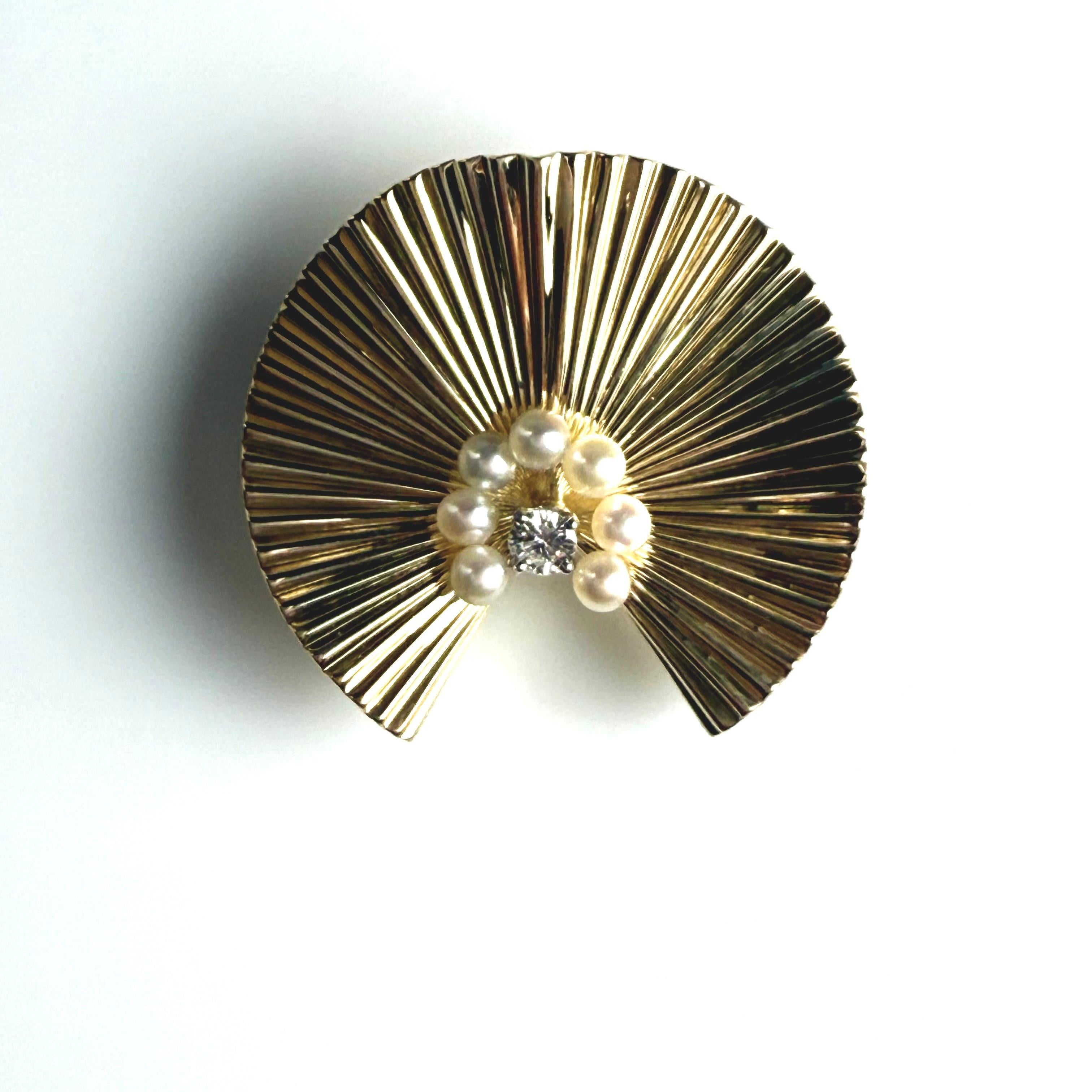 Vintage Tiffany Co Circa 1960s 18K Yellow Gold Diamond and Pearl Fur Clip For Sale 2
