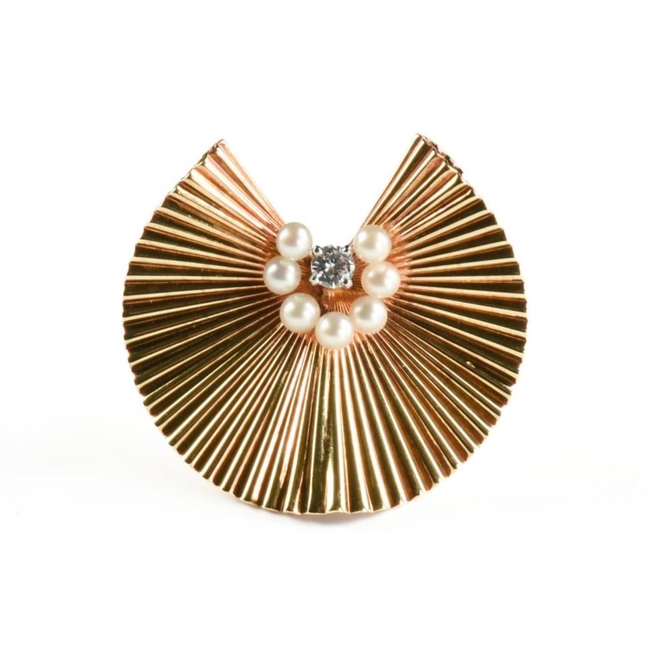 Vintage Tiffany Co Circa 1960s 18K Yellow Gold Diamond and Pearl Fur Clip For Sale 3