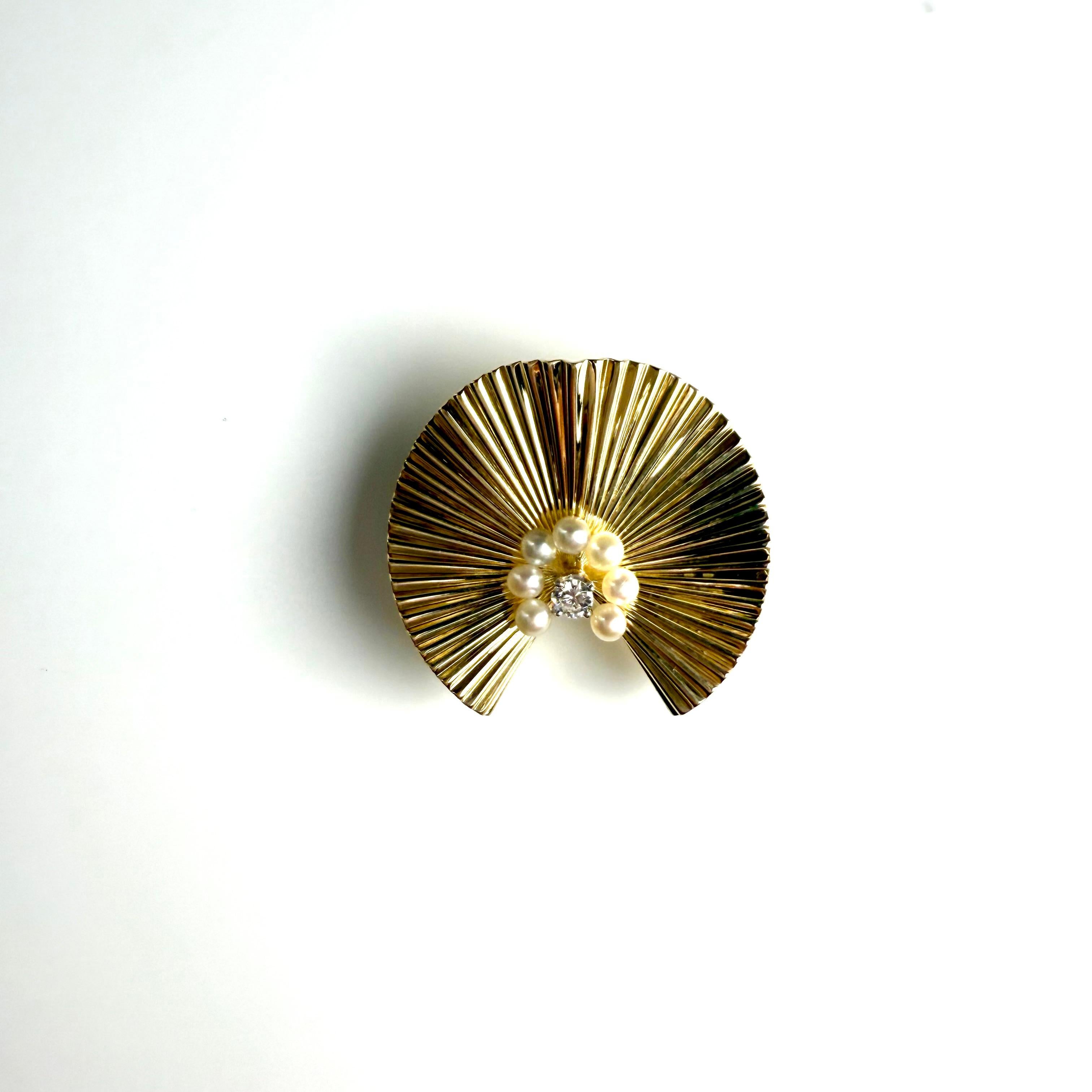 Vintage Tiffany Co Circa 1960s 18K Yellow Gold Diamond and Pearl Fur Clip For Sale 4