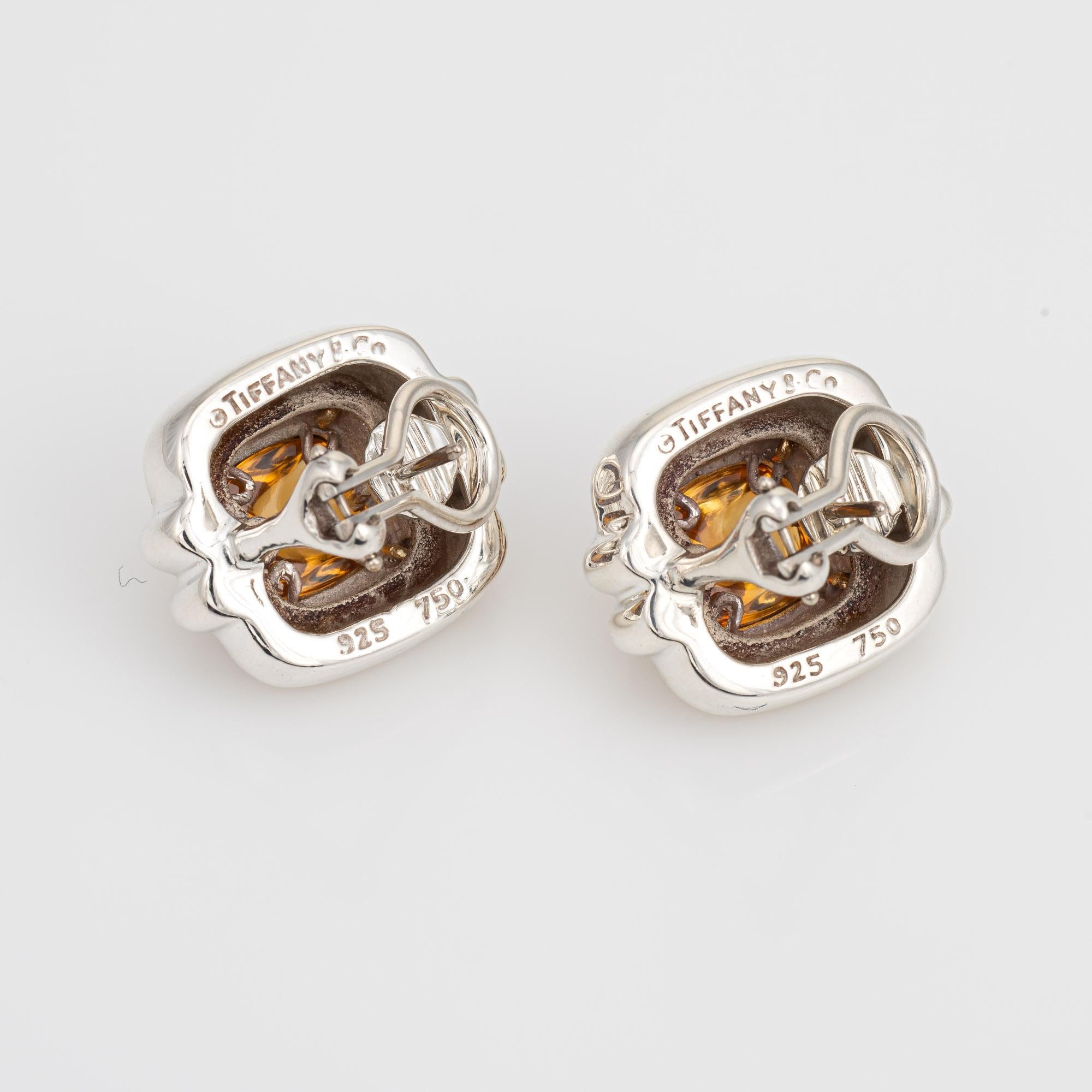Paire de boucles d'oreilles vintage Tiffany & Co en citrine (circa 1990) en argent sterling et or jaune 18k. 

Les citrines en pain de sucre pointues mesurent chacune 7 mm de diamètre. Les citrines sont en très bon état et ne présentent ni fissures