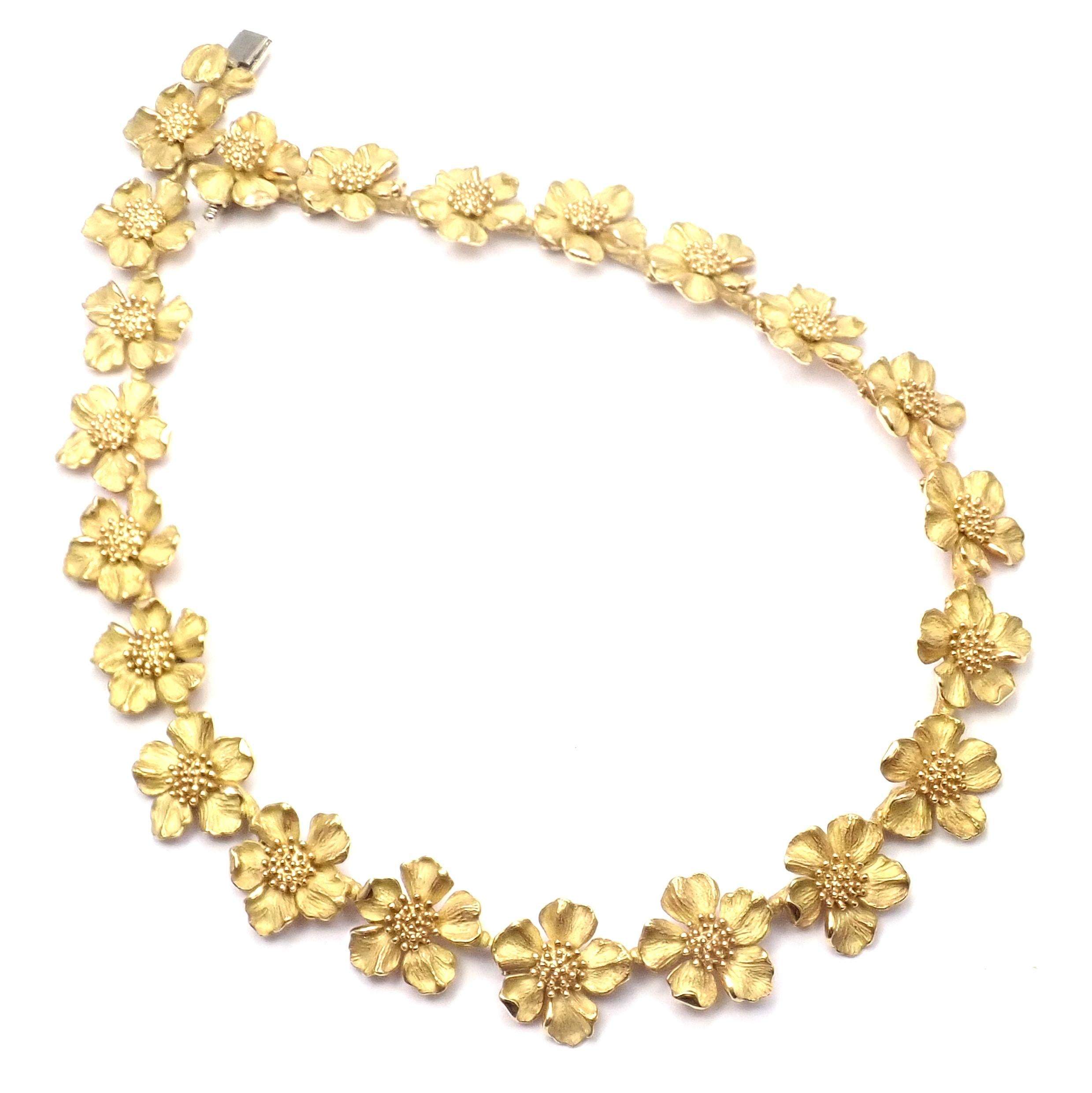Women's or Men's Vintage Tiffany & Co. Classics Dogwood Flower Yellow Gold Necklace