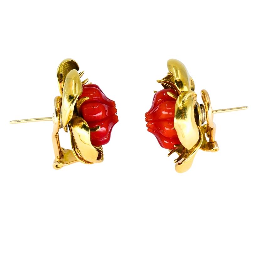 Vintage Tiffany & Co. Coral Floral Earrings 18k Gold Estate Jewelry In Good Condition In Beverly Hills, CA