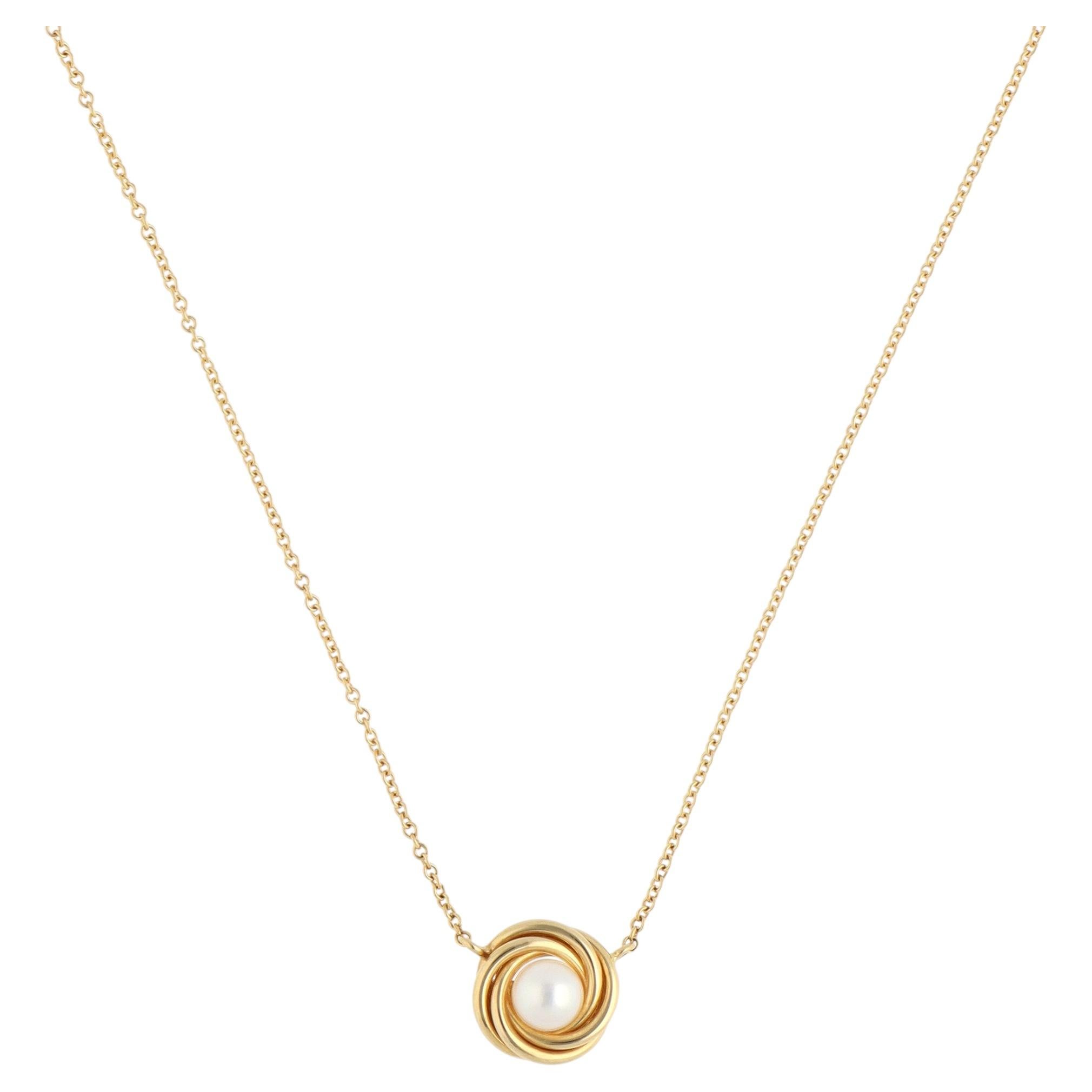 Vintage Tiffany & Co. Collier « Crossover Circle » avec perles, en or jaune en vente