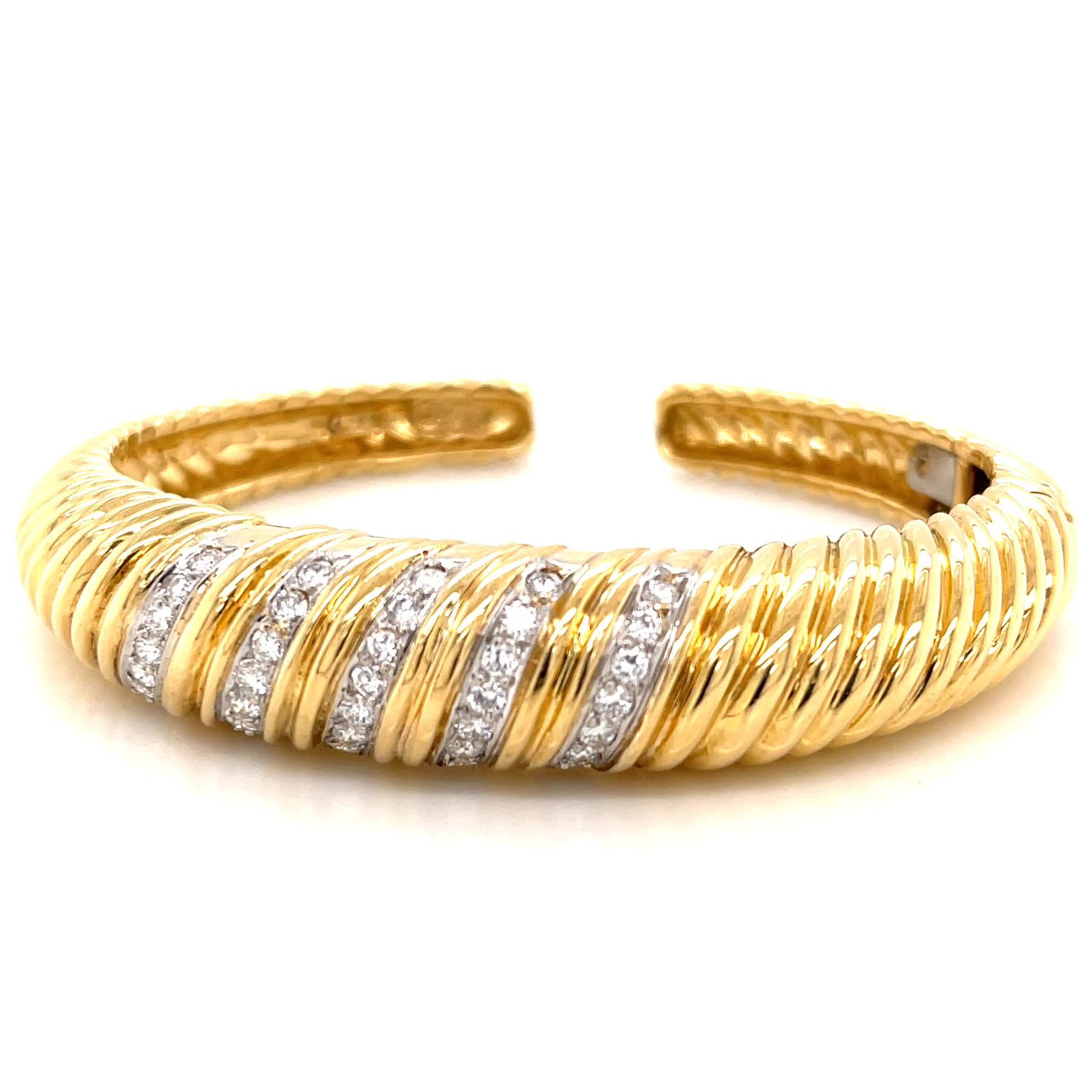 Vintage Tiffany & Co. Diamond 18 Karat Gold Bangle In Excellent Condition In Beverly Hills, CA