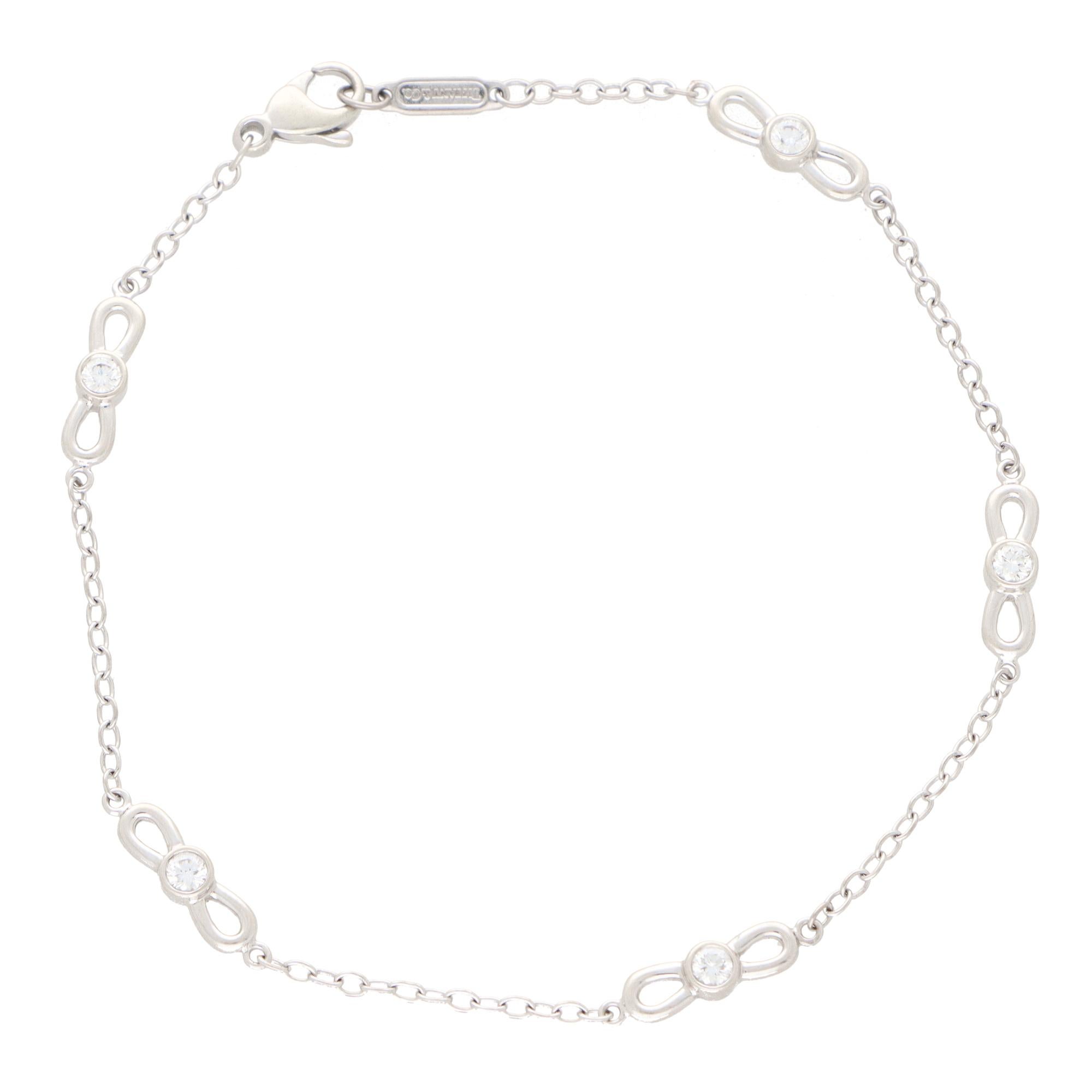 Taille ronde Vintage Tiffany & Co. Bracelet chaîne avec nœud de diamants en or blanc 18 carats en vente