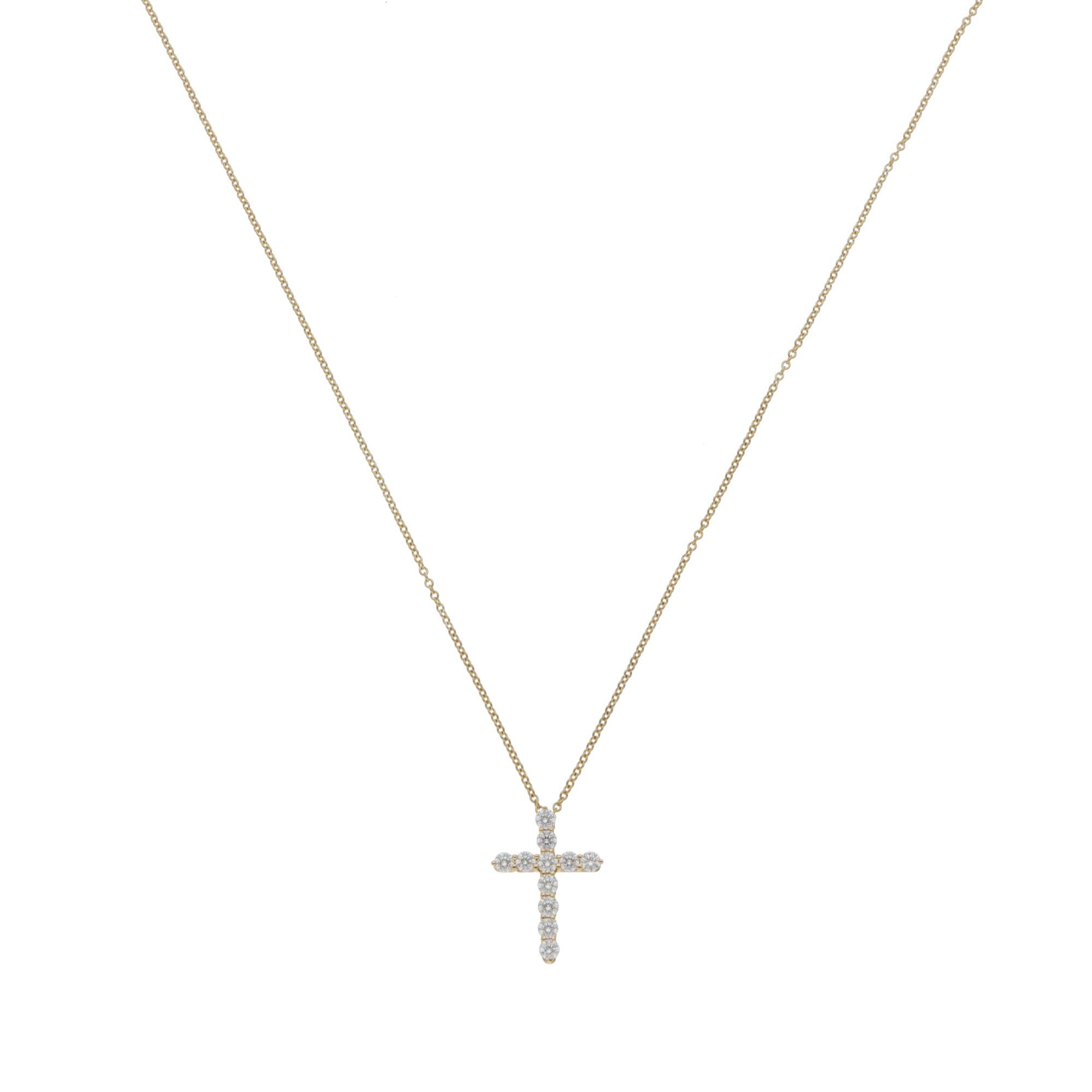 Eine schöne Vintage Tiffany & Co. Diamant Kreuz Anhänger Halskette in 18k Gelbgold gesetzt.

Der Anhänger aus der aktuellen Kollektion von Tiffany & Co. zeigt ein Kreuzmotiv und ist mit 11 runden Diamanten im Brillantschliff besetzt. Die Diamanten