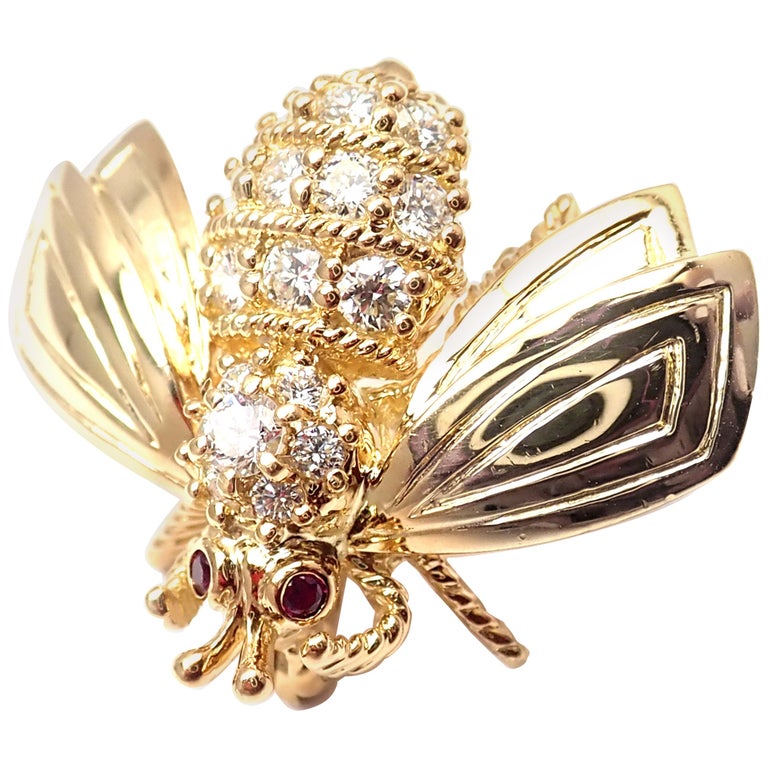 Vintage Tiffany and Co Diamond Ruby Bee Yellow Gold Brooch Pin at 1stDibs |  tiffany bee, tiffany and co bee, vintage tiffany brooches