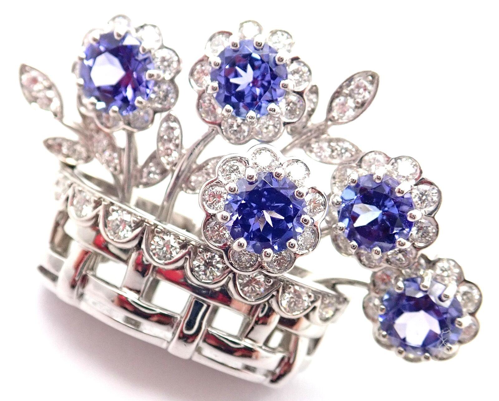 Vintage Platinum Diamond Sapphire Flower Basket Pin Brooch by Tiffany & Co.
With 75 round brilliant cut diamonds VS1 clarity, G color total weight approx. 1.50ct
5 round sapphires 6mm each
Details:
Measurements: 24mm x 38mm
Weight: 17.9