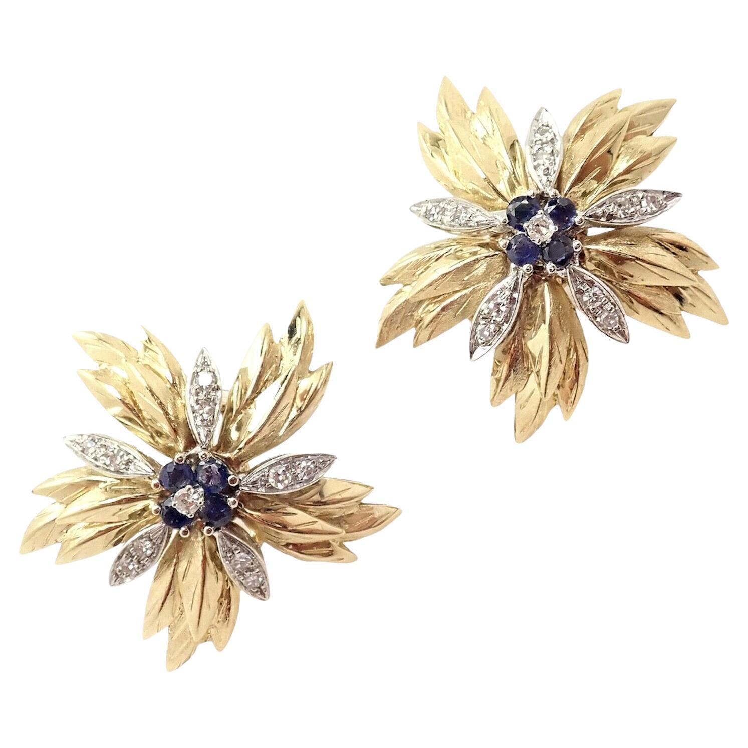 Vintage Tiffany & Co.. Blumenohrringe aus Gelbgold mit Diamanten und Saphiren im Angebot