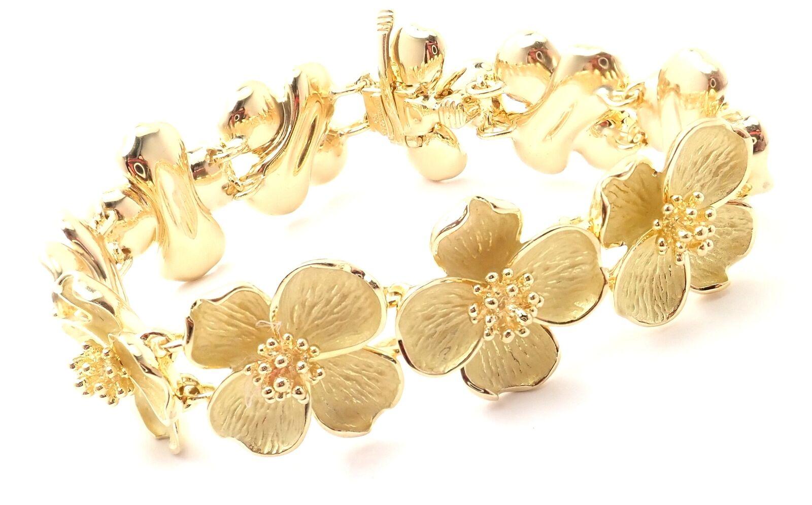 18k Yellow Gold Vintage Dogwood Flower Link Bracelet by Tiffany & Co.
Details:
Weight: 52.8 grams
Length: 7
