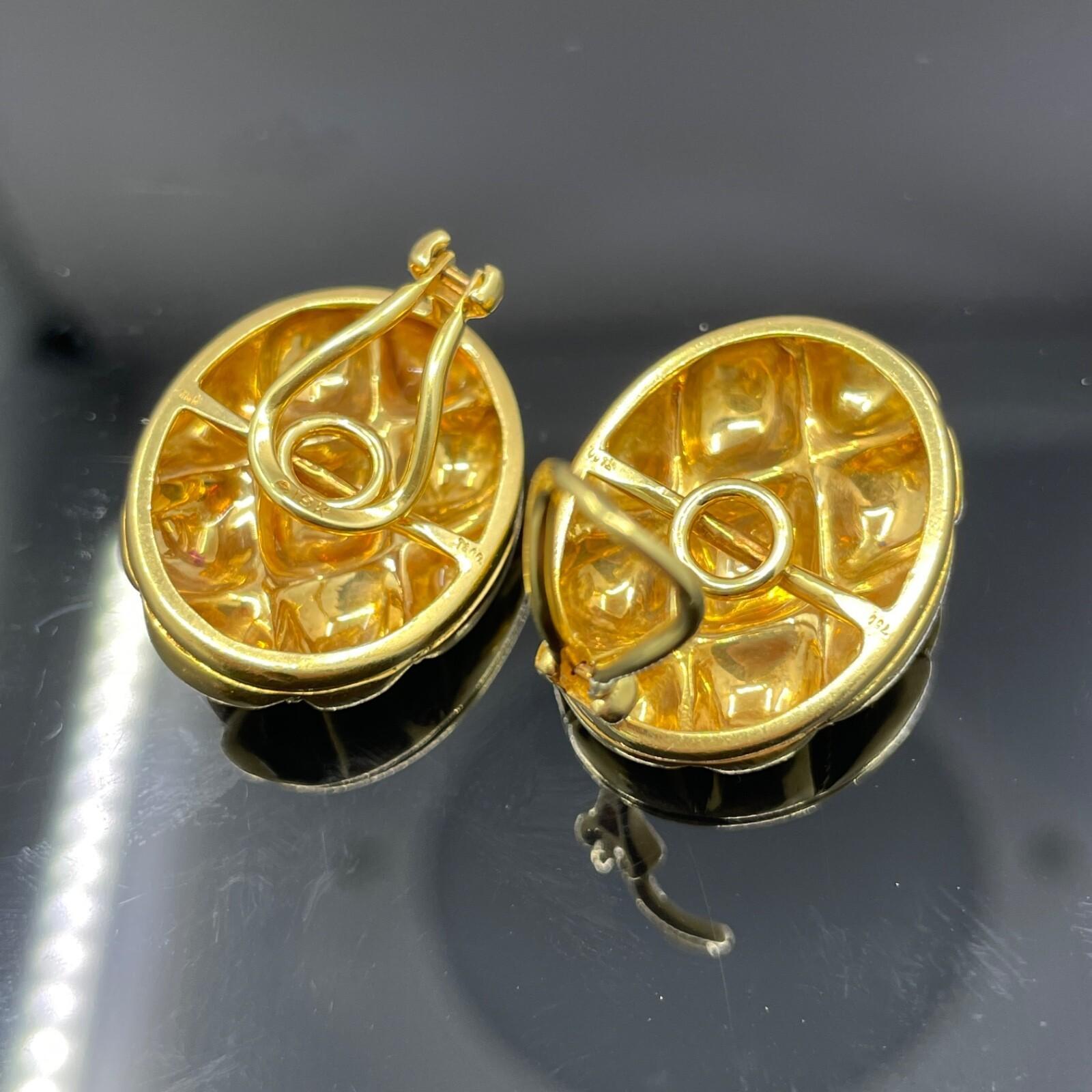 Tiffany & Co. d'epoca. Clip per orecchini con cuscino ovale trapuntato in oro giallo 18 carati in vendita 2