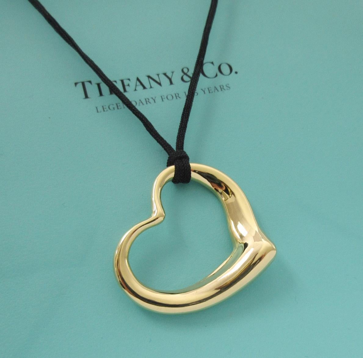 Vintage TIFFANY & Co. Elsa Peretti 18K Gold 36mm Open Heart Pendant Necklace In Excellent Condition In Los Angeles, CA