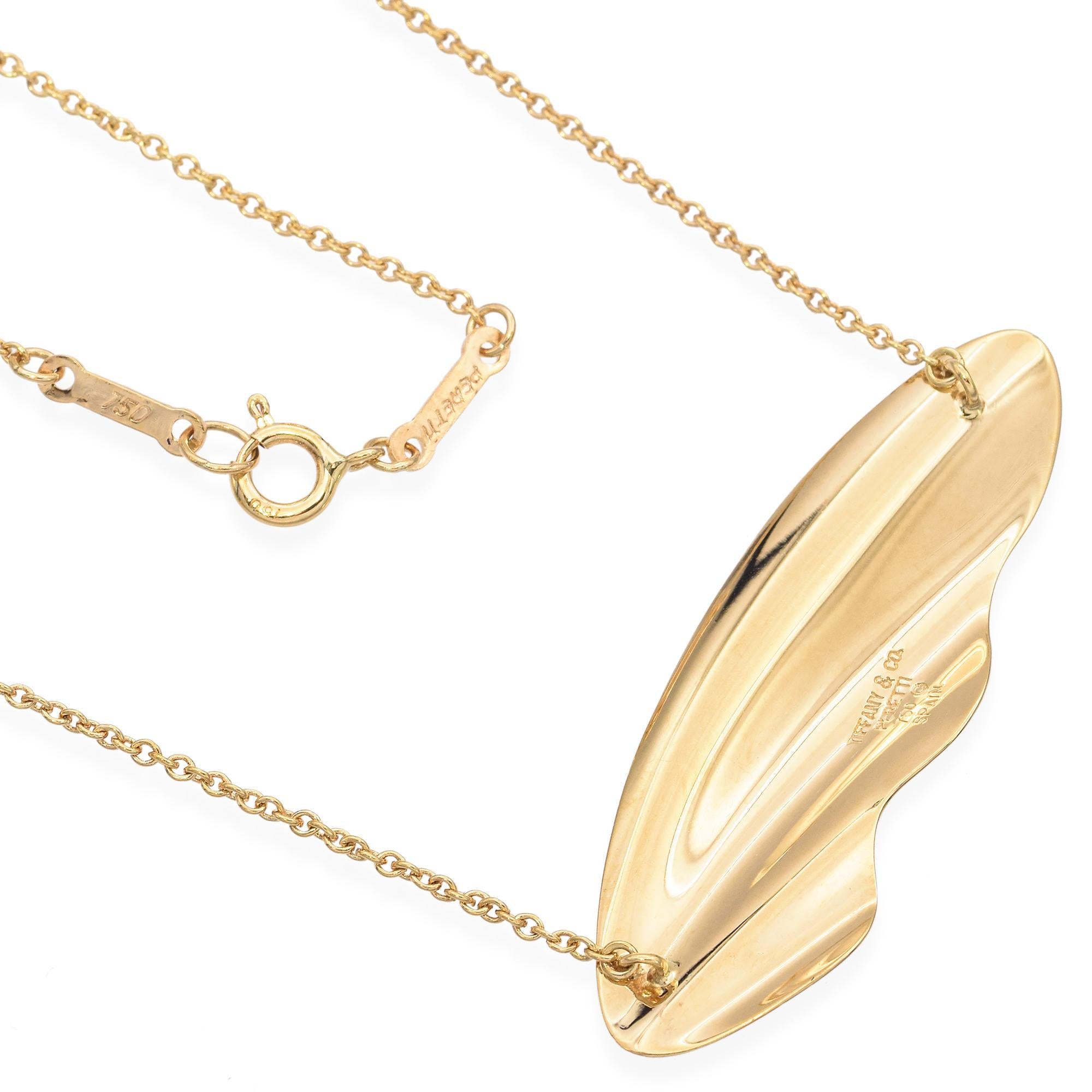 Donna Tiffany & Co. d'epoca. Collana con ciondolo High Tide in oro giallo 18k di Elsa Peretti in vendita