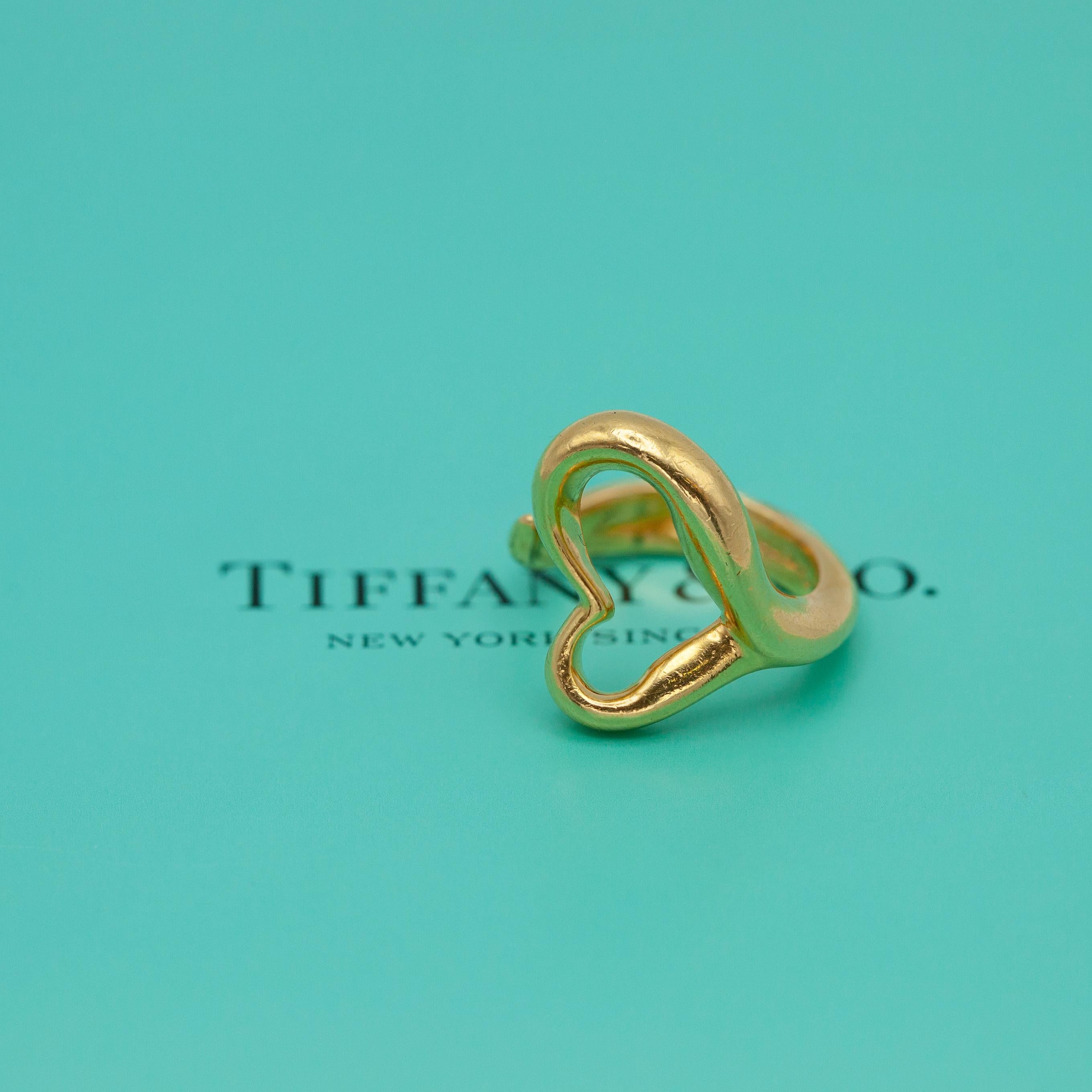 Weinlese Tiffany & Co. Elsa Peretti Offener Herzring aus 18 Karat Gelbgold für Damen oder Herren im Angebot