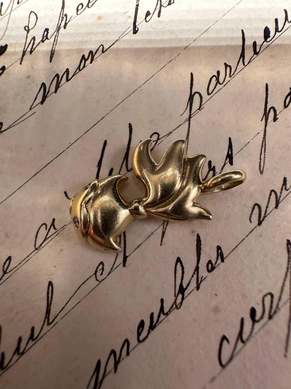 Vintage Tiffany & Co. Elsa Peretti Fish Pendant 18K Gold Diamonds Signed For Sale 1