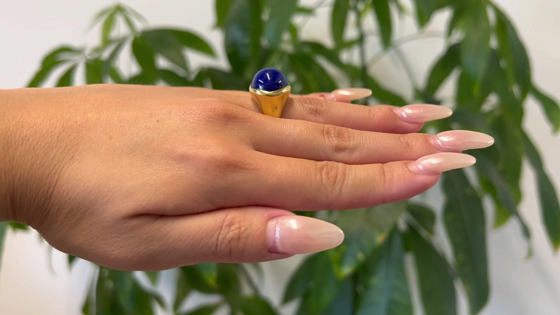 Vintage Tiffany & Co. Elsa Peretti Lapis Lazuli Cabochon Cut 18K Gold Ring In Good Condition In Beverly Hills, CA