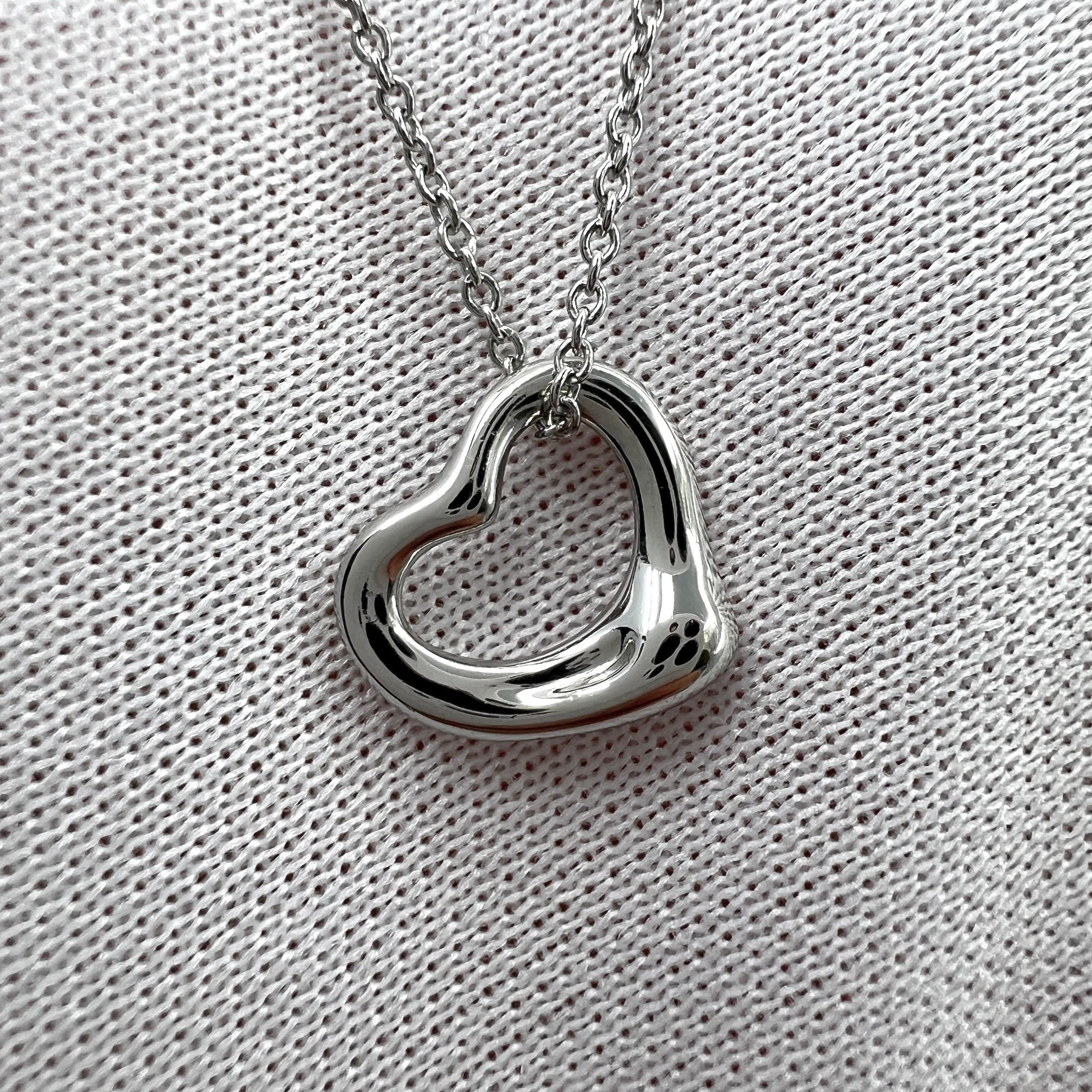 Donna Tiffany & Co. d'epoca. Collana con ciondolo in platino 950 di Elsa Peretti con cuore aperto in vendita