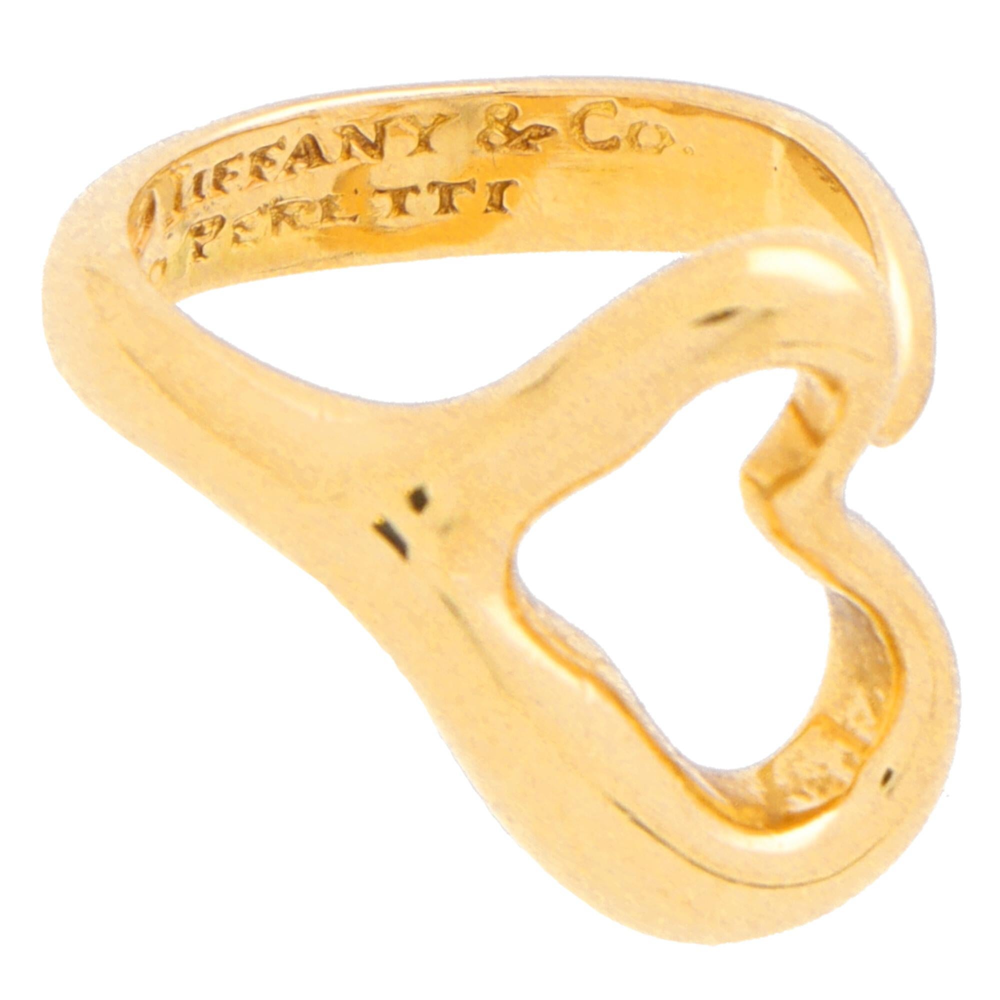 Vintage Tiffany & Co. Elsa Peretti Open Heart Ring in 18k Yellow Gold In Good Condition For Sale In London, GB