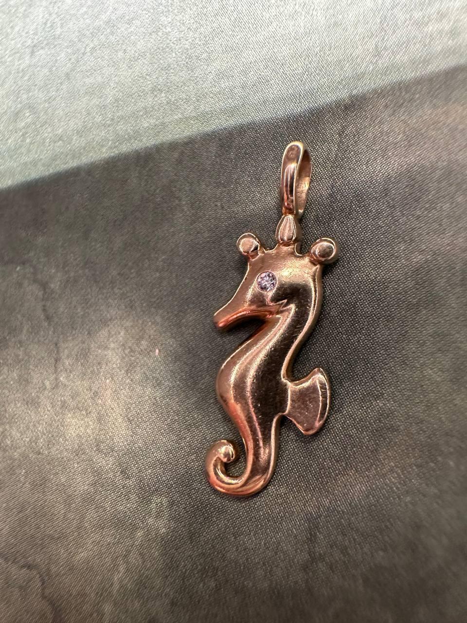 Tiffany & Co. d'epoca. Ciondolo a forma di cavalluccio marino di Elsa Peretti in oro 18 carati, anni '70, firmato in vendita 1