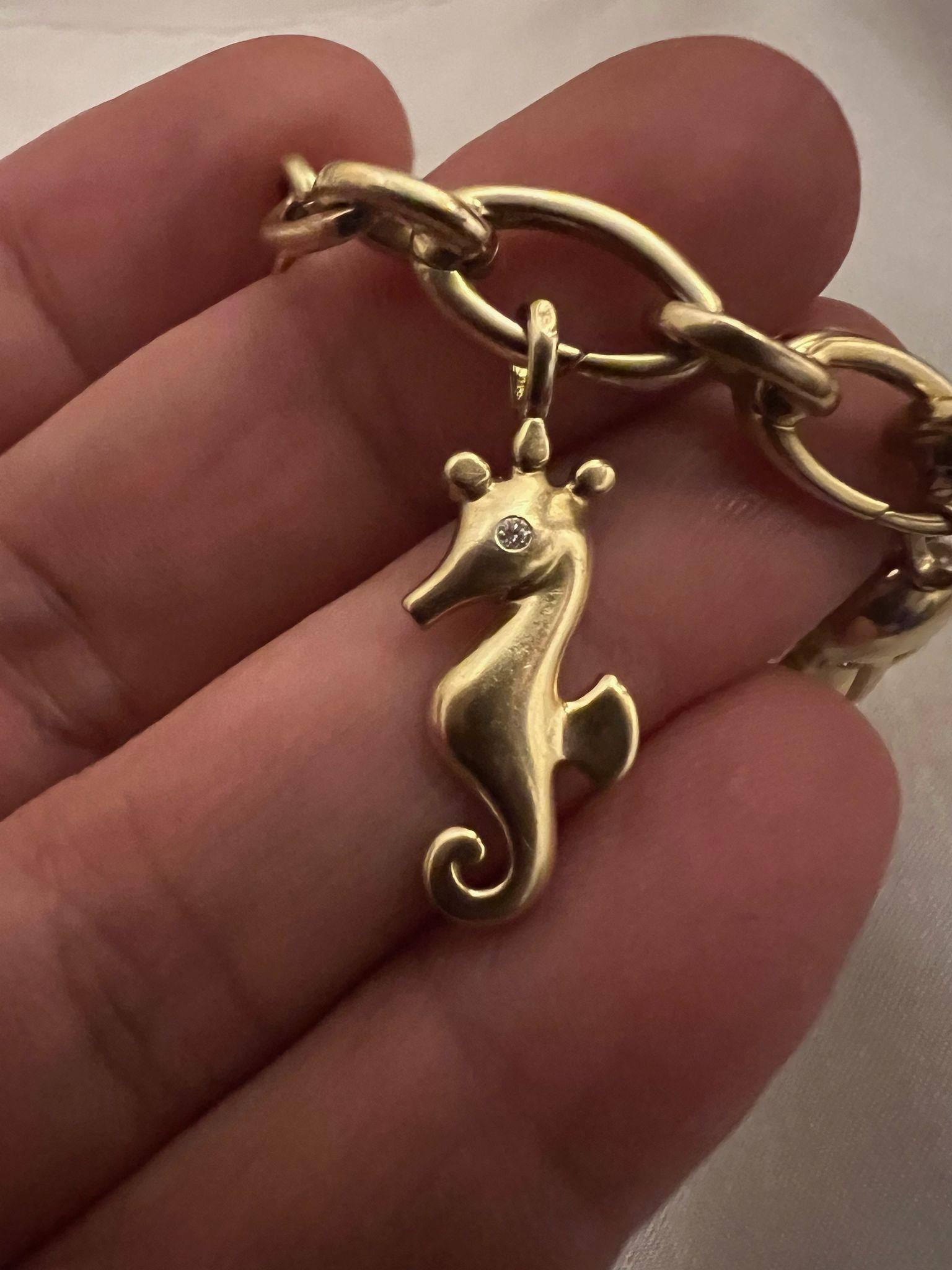 Tiffany & Co. d'epoca. Ciondolo a forma di cavalluccio marino di Elsa Peretti in oro 18 carati, anni '70, firmato in vendita 3