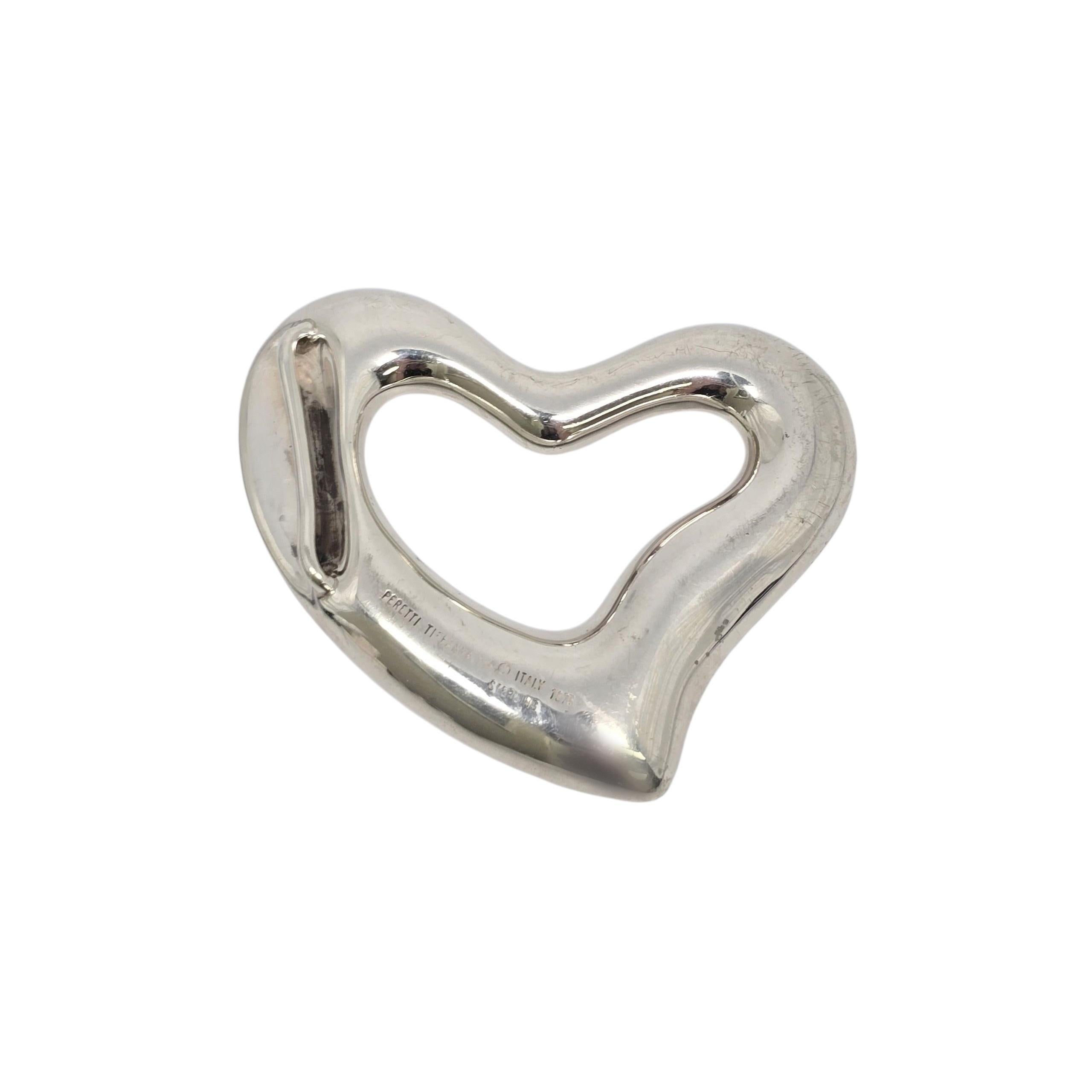 Vintage Tiffany & Co Elsa Peretti sterling silver Open Heart Belt Buckle, circa 1975.

Large belt buckle in Peretti's iconic Open Heart design with a loop on the back for belt to slip thru. Tiffany & Co box and pouch are not included.

Weighs approx