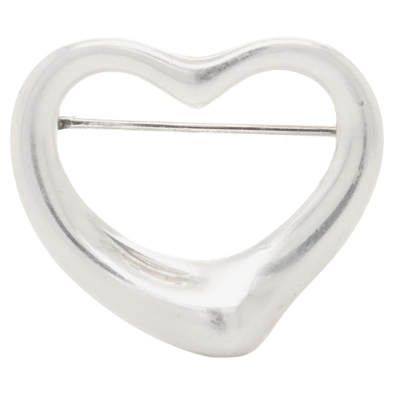 Weinlese Tiffany & Co. Elsa Peretti Offene Herzbrosche / Anstecknadel aus Sterlingsilber