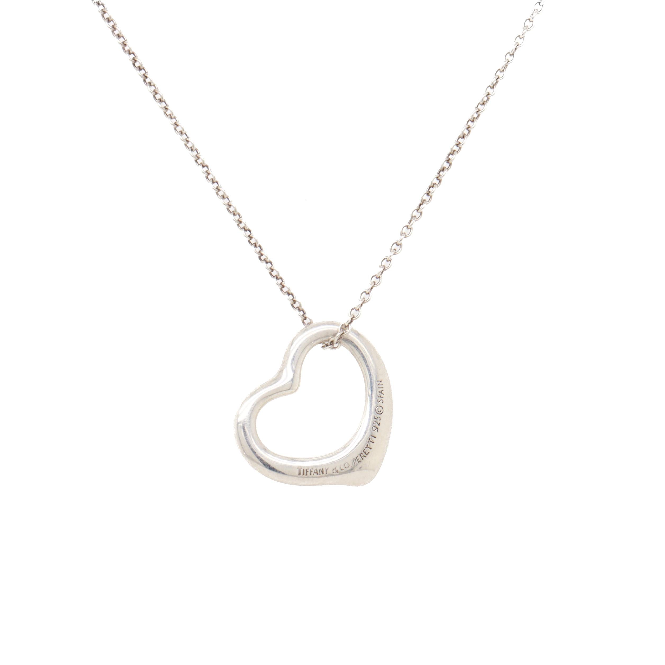 Women's Vintage Tiffany & Co. Elsa Peretti Sterling Silver Open Heart Pendant Necklace For Sale