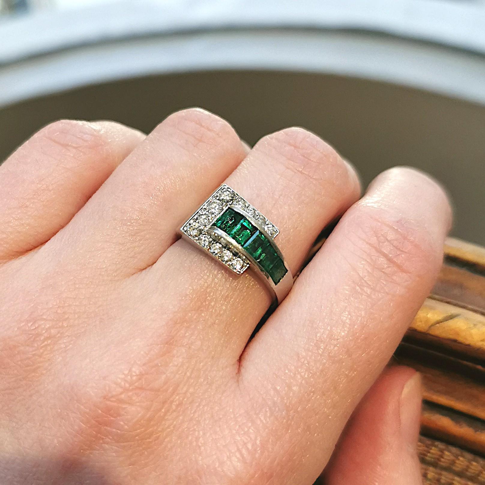 Art Deco Vintage Tiffany & Co. Emerald, Diamond and Platinum Tank Ring, Dated 1940 For Sale