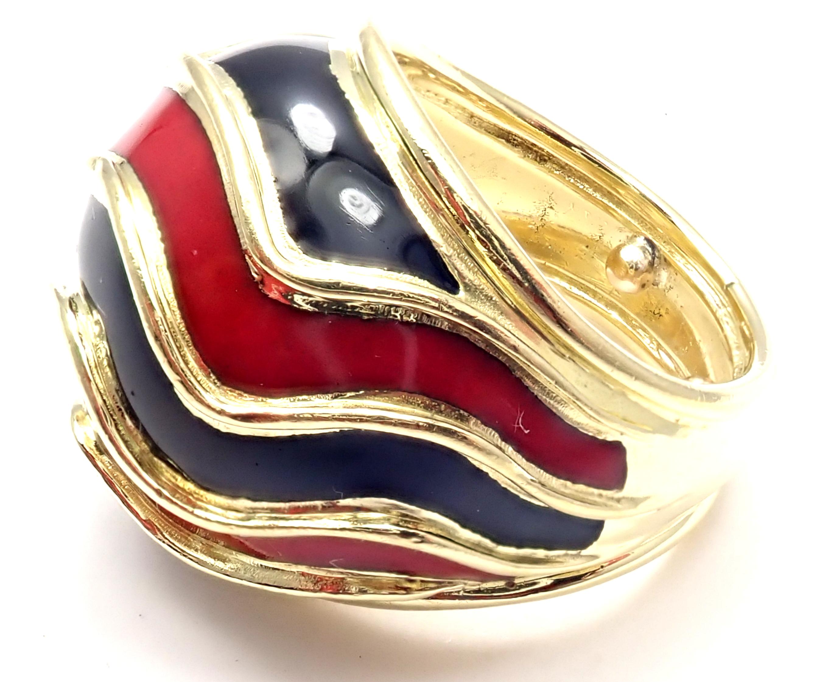Vintage Tiffany & Co. Enamel Dome Yellow Gold Ring In Excellent Condition In Holland, PA